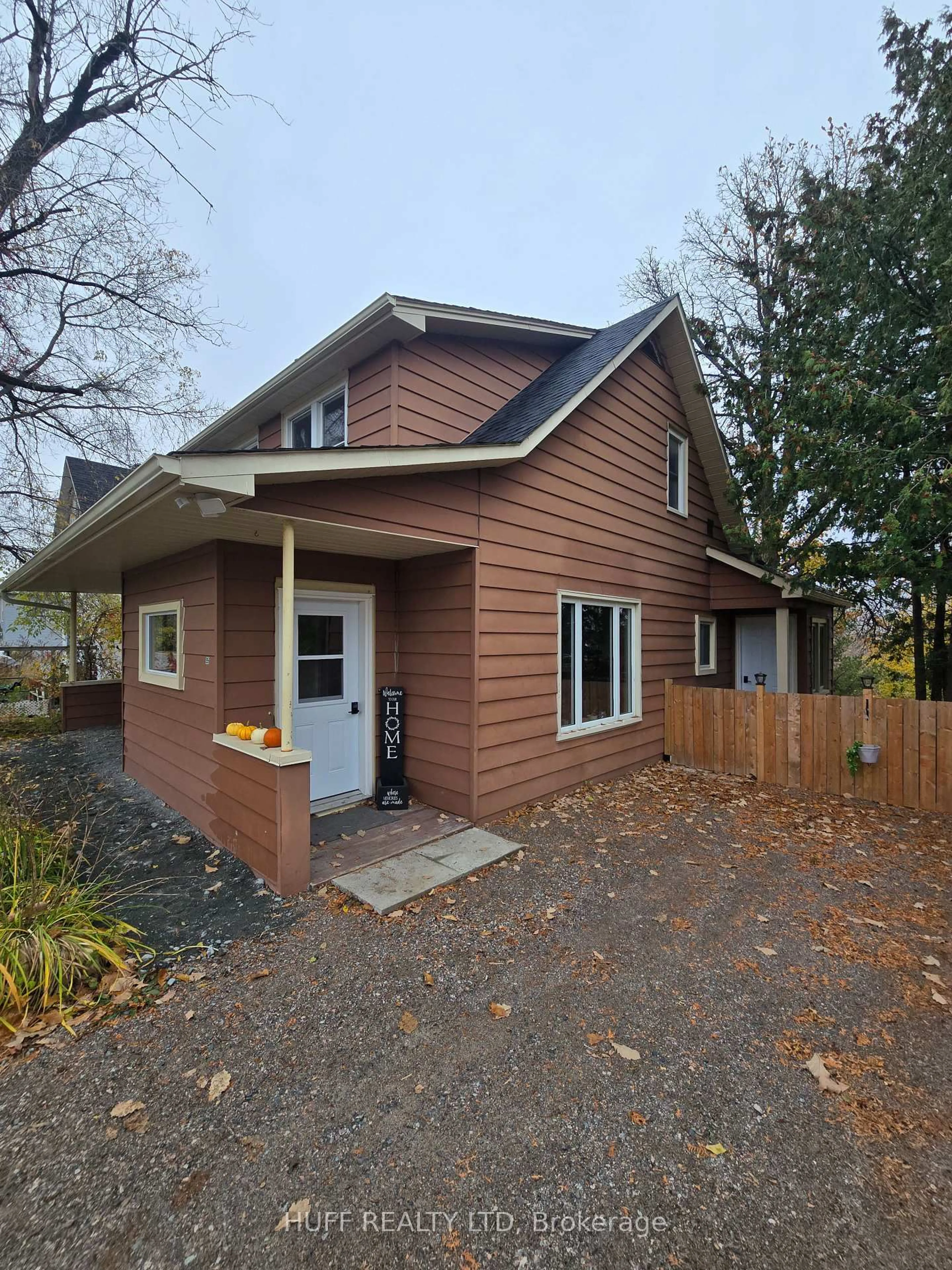 Home with vinyl exterior material, street for 95 Dymond Cres, Temiskaming Shores Ontario P0J 1P0