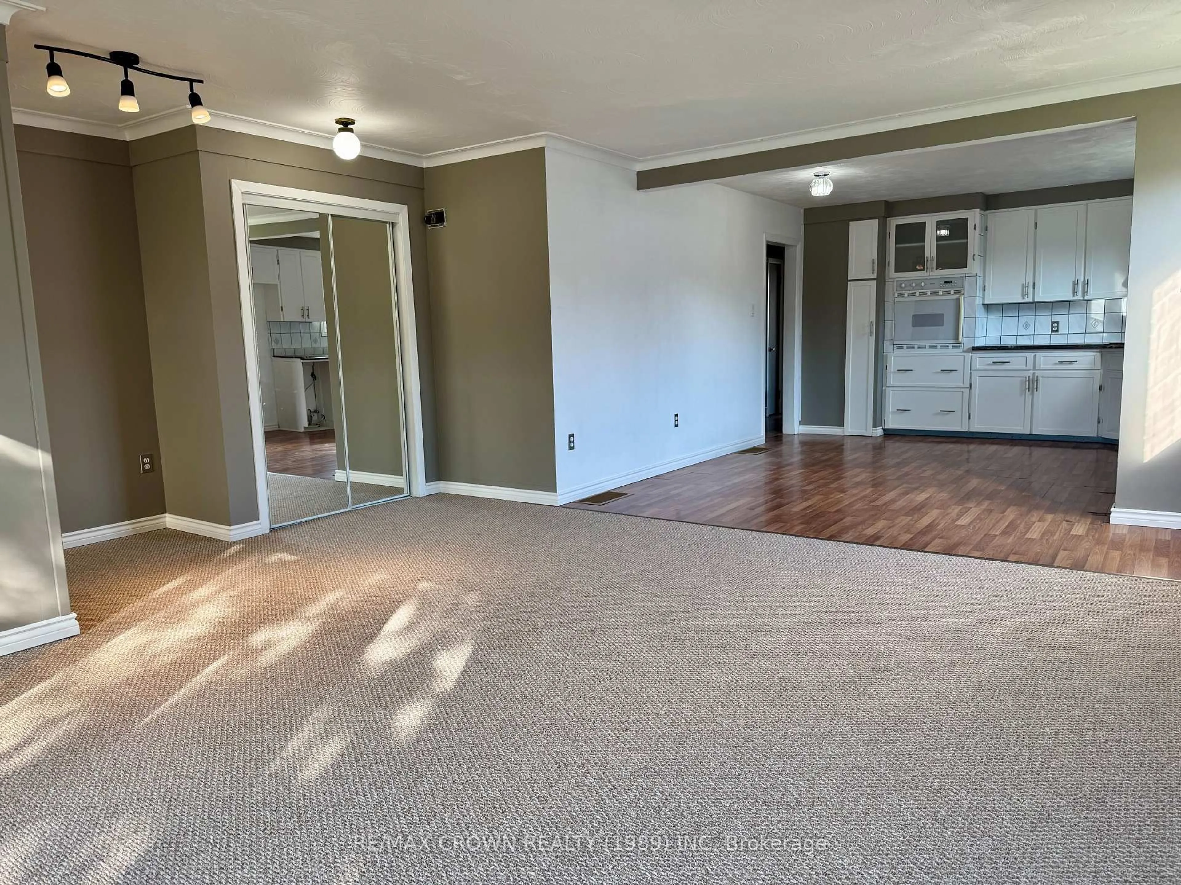 A pic of a room for 27 Ottawa St, Kapuskasing Ontario P5N 1Y6