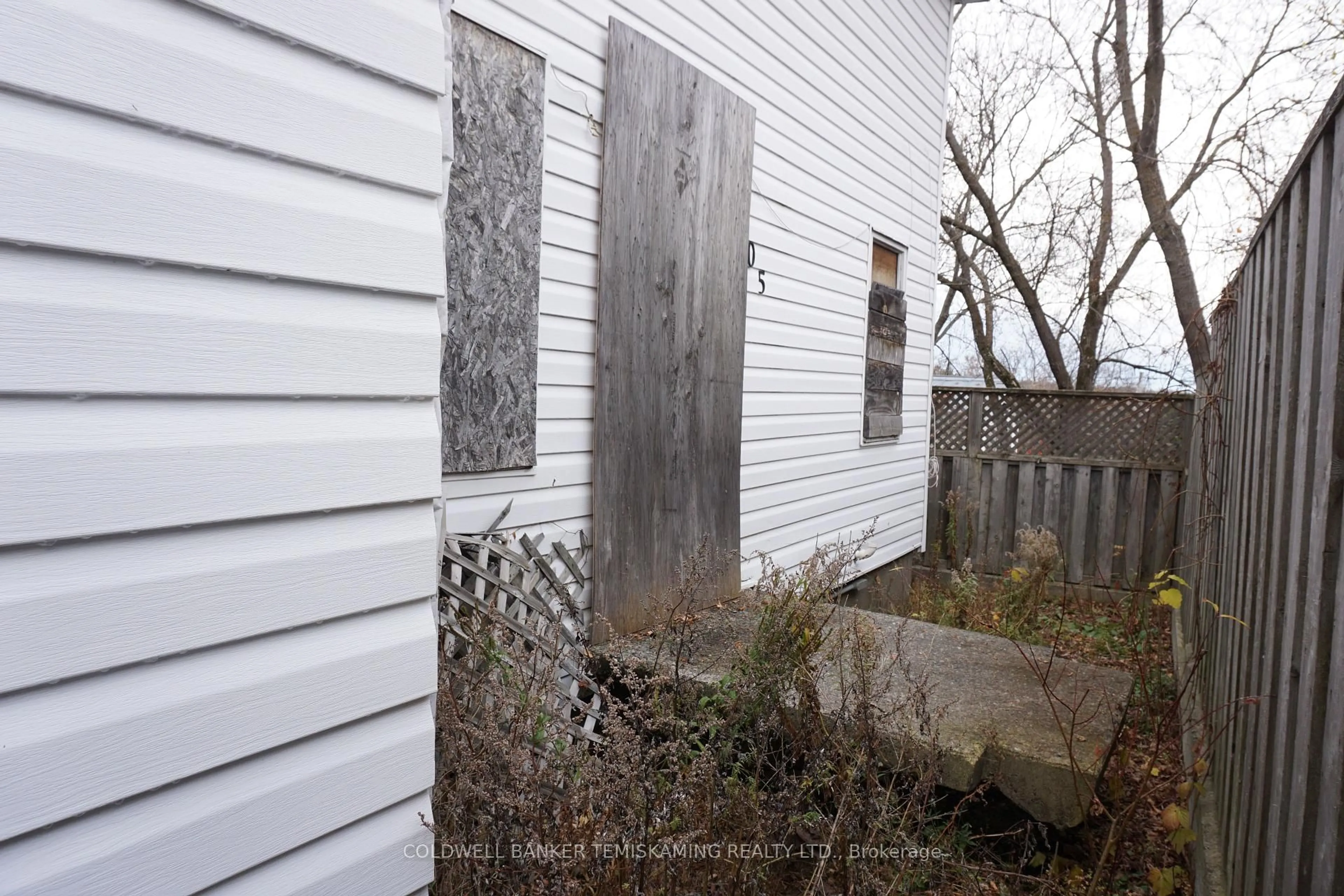 Shed for 105 Jamieson St, Cobalt Ontario P0J 1C0
