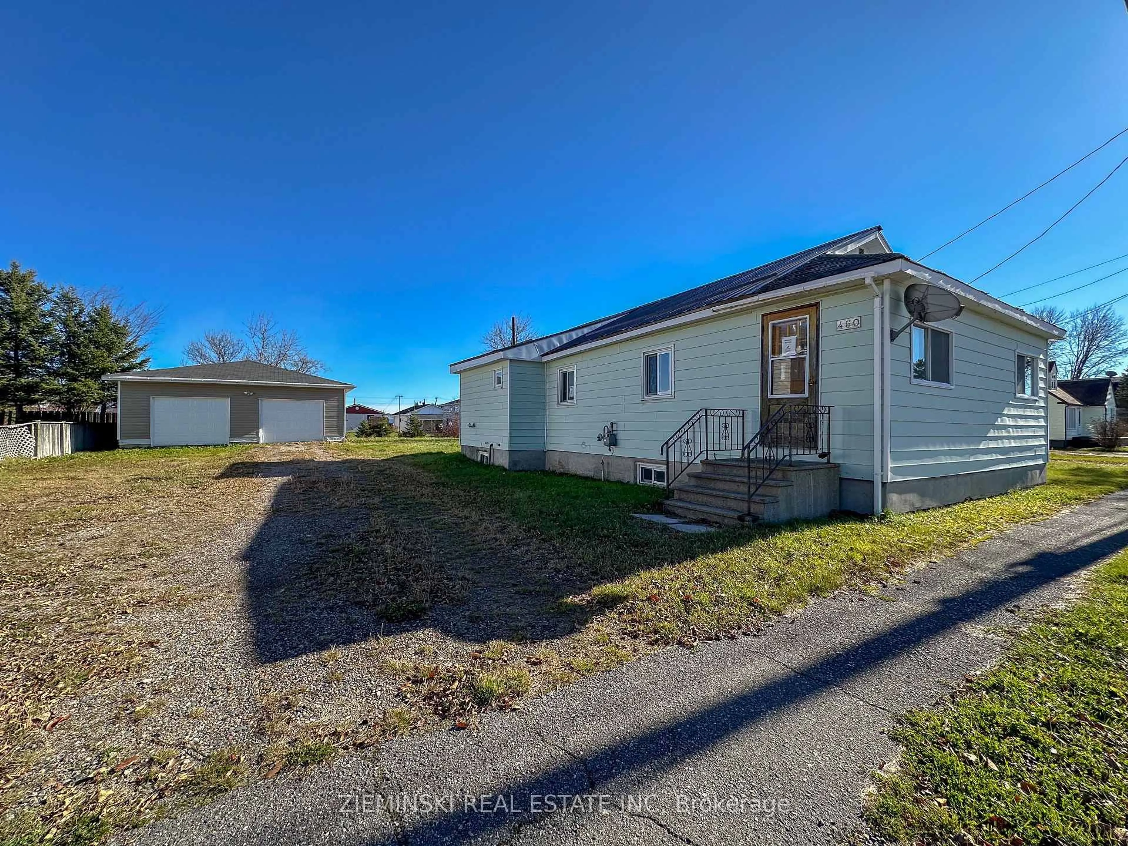 A pic from outside/outdoor area/front of a property/back of a property/a pic from drone, street for 460 Zealand Ave, Iroquois Falls Ontario P0K 1G0