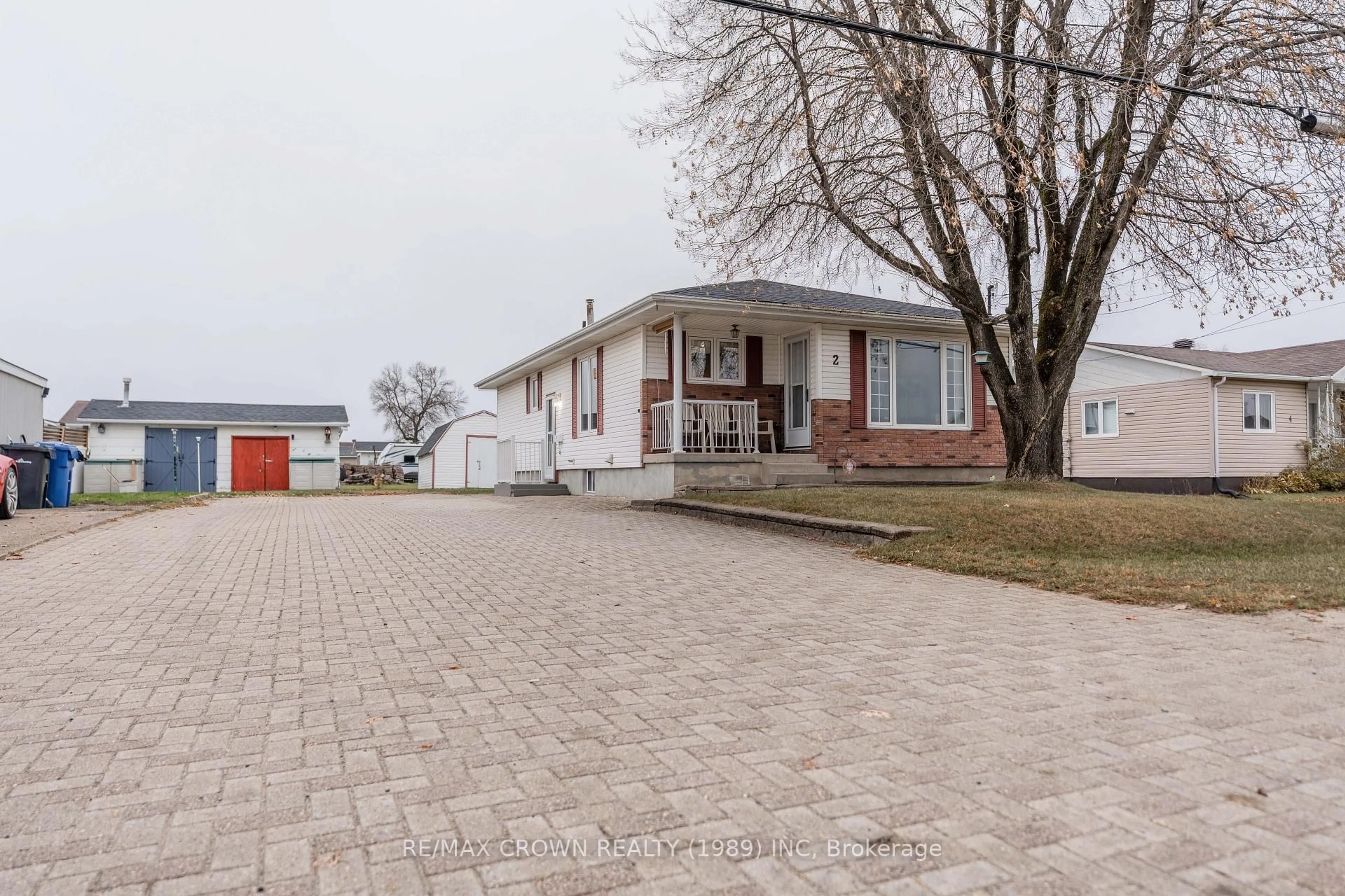 Unknown for 2 Vanier St, Kapuskasing Ontario P5N 2P3