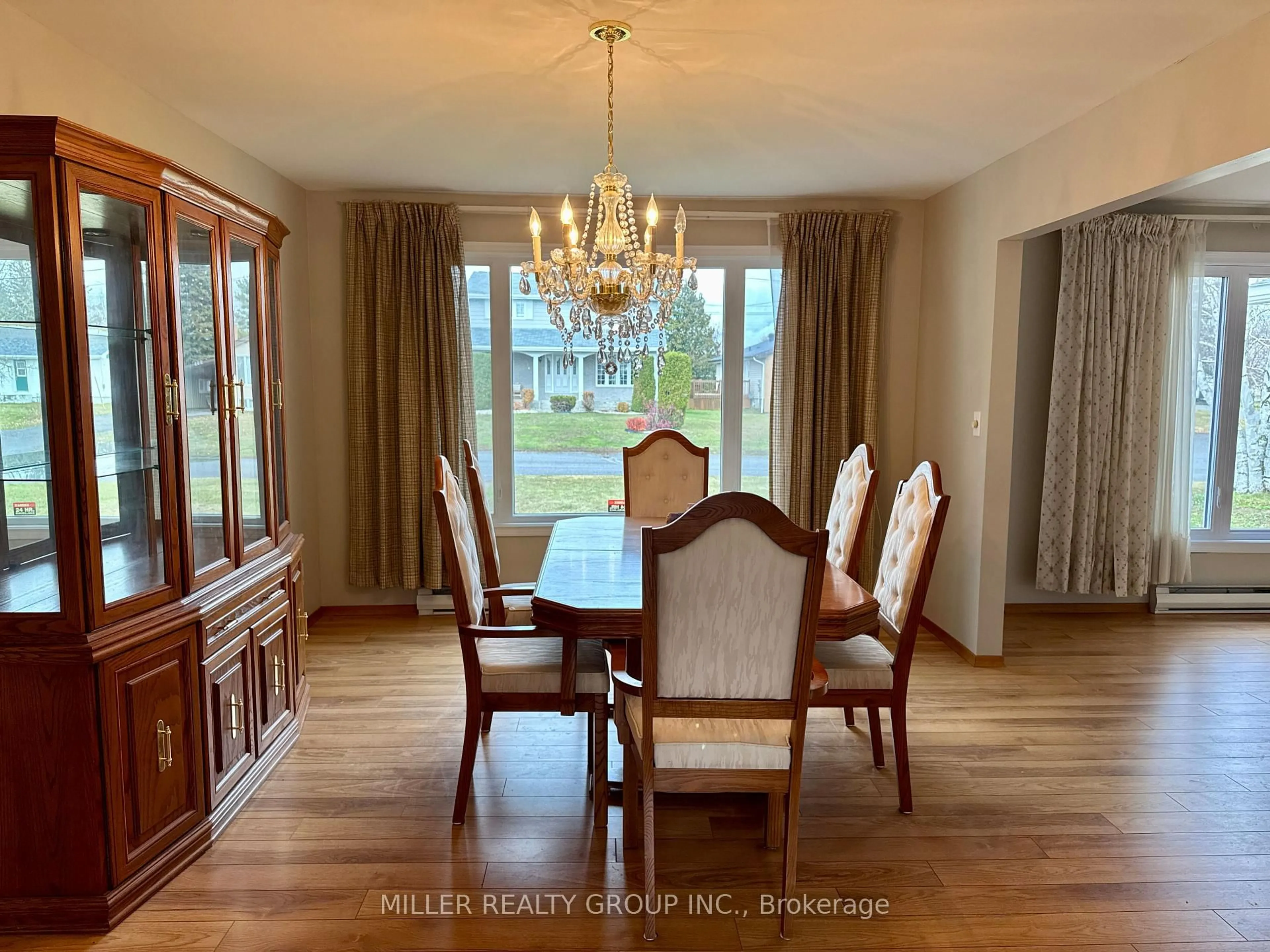 Dining room, wood/laminate floor for 222 Haynes Cres, Temiskaming Shores Ontario P0J 1P0