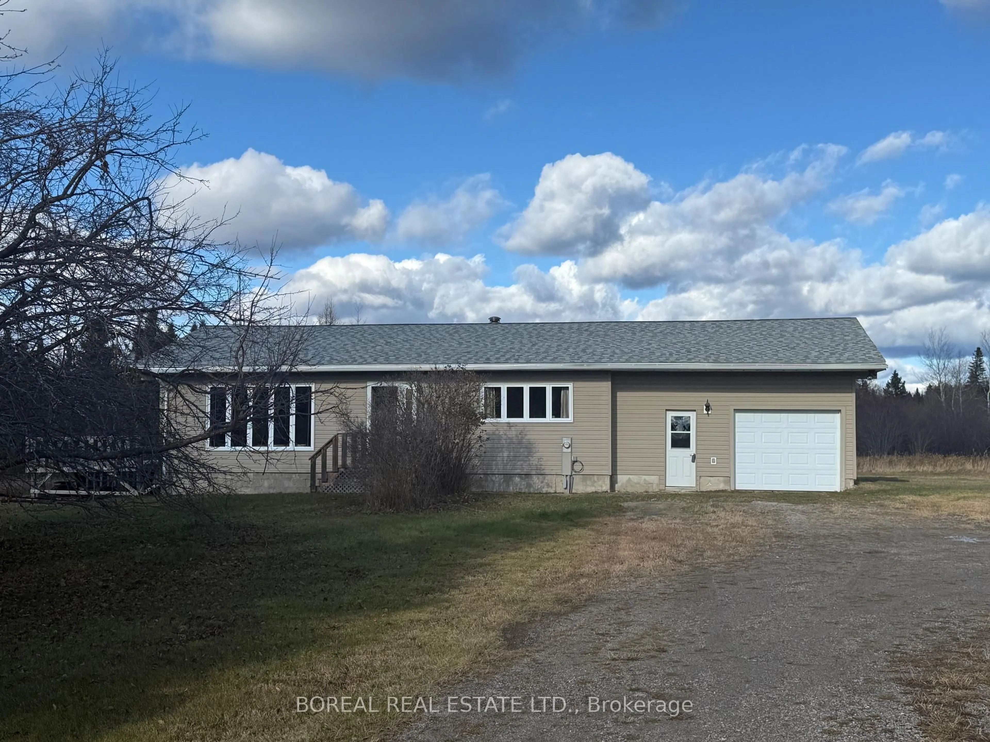 A pic from outside/outdoor area/front of a property/back of a property/a pic from drone, building for 1859 Hwy 652, Cochrane Ontario P0L 1C0
