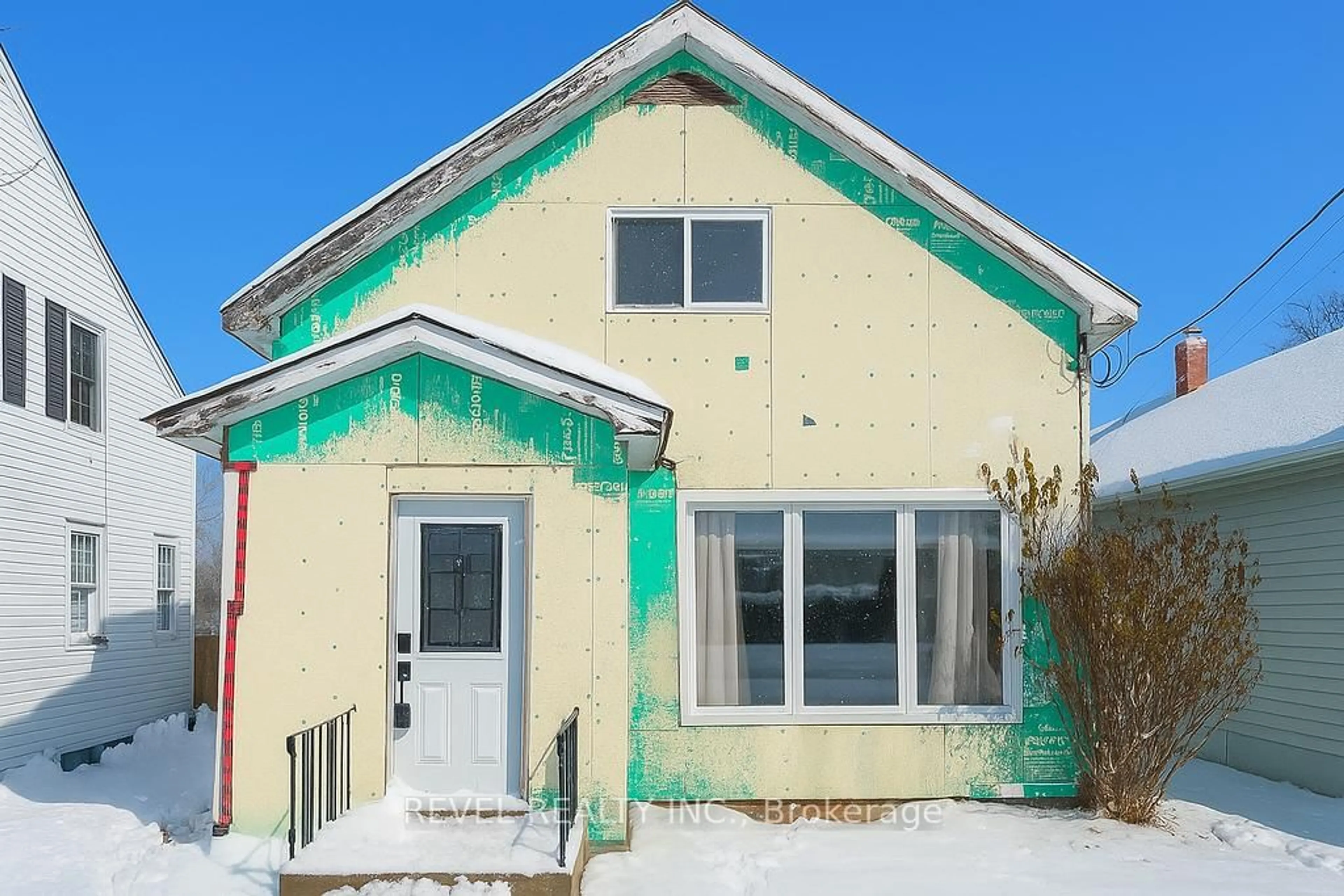 Home with vinyl exterior material, street for 251 Toke St, Timmins Ontario P4N 6V4