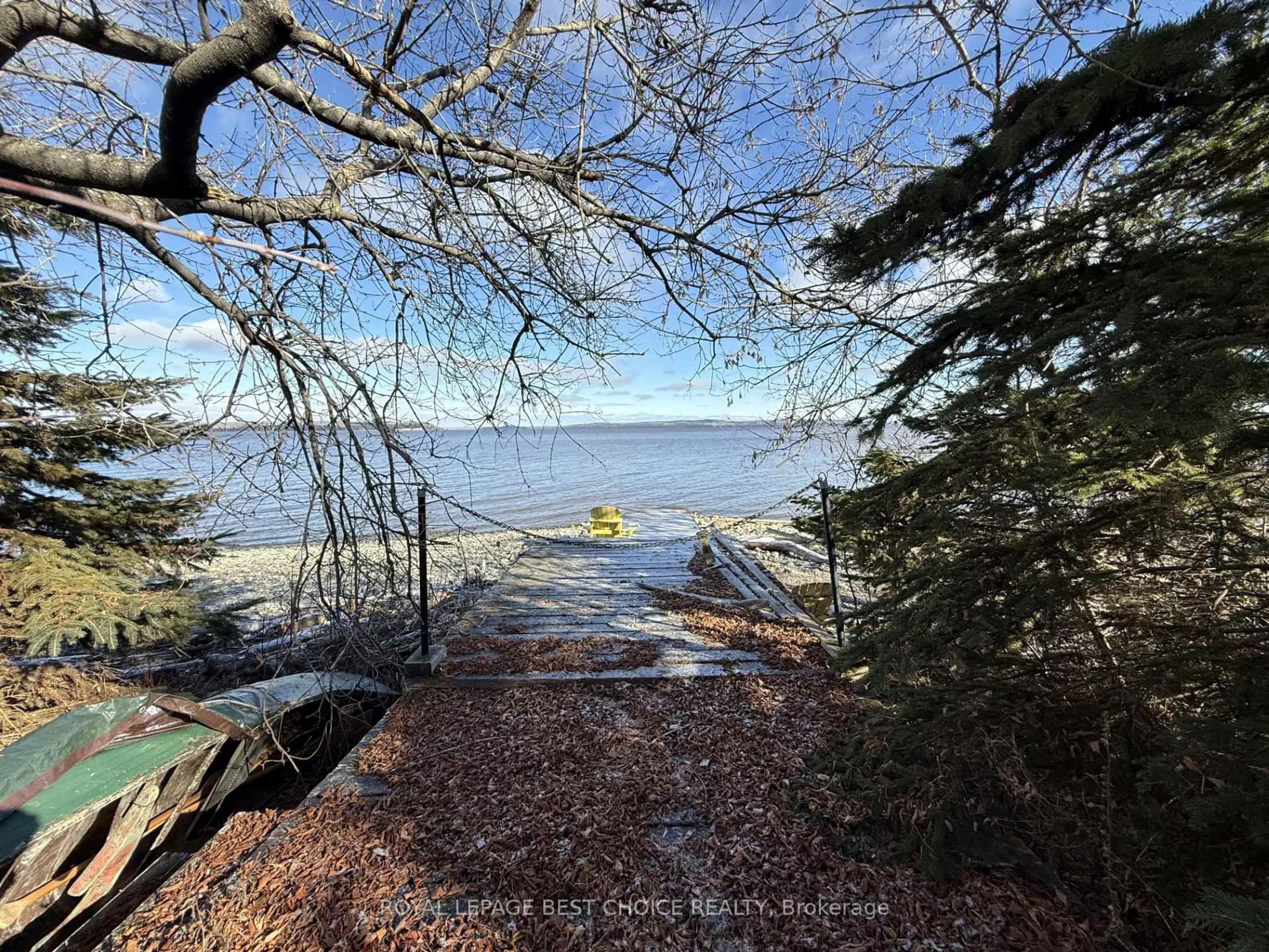 A pic from outside/outdoor area/front of a property/back of a property/a pic from drone, water/lake/river/ocean view for 646 Lakeshore Rd, Temiskaming Shores Ontario P0J 1K0