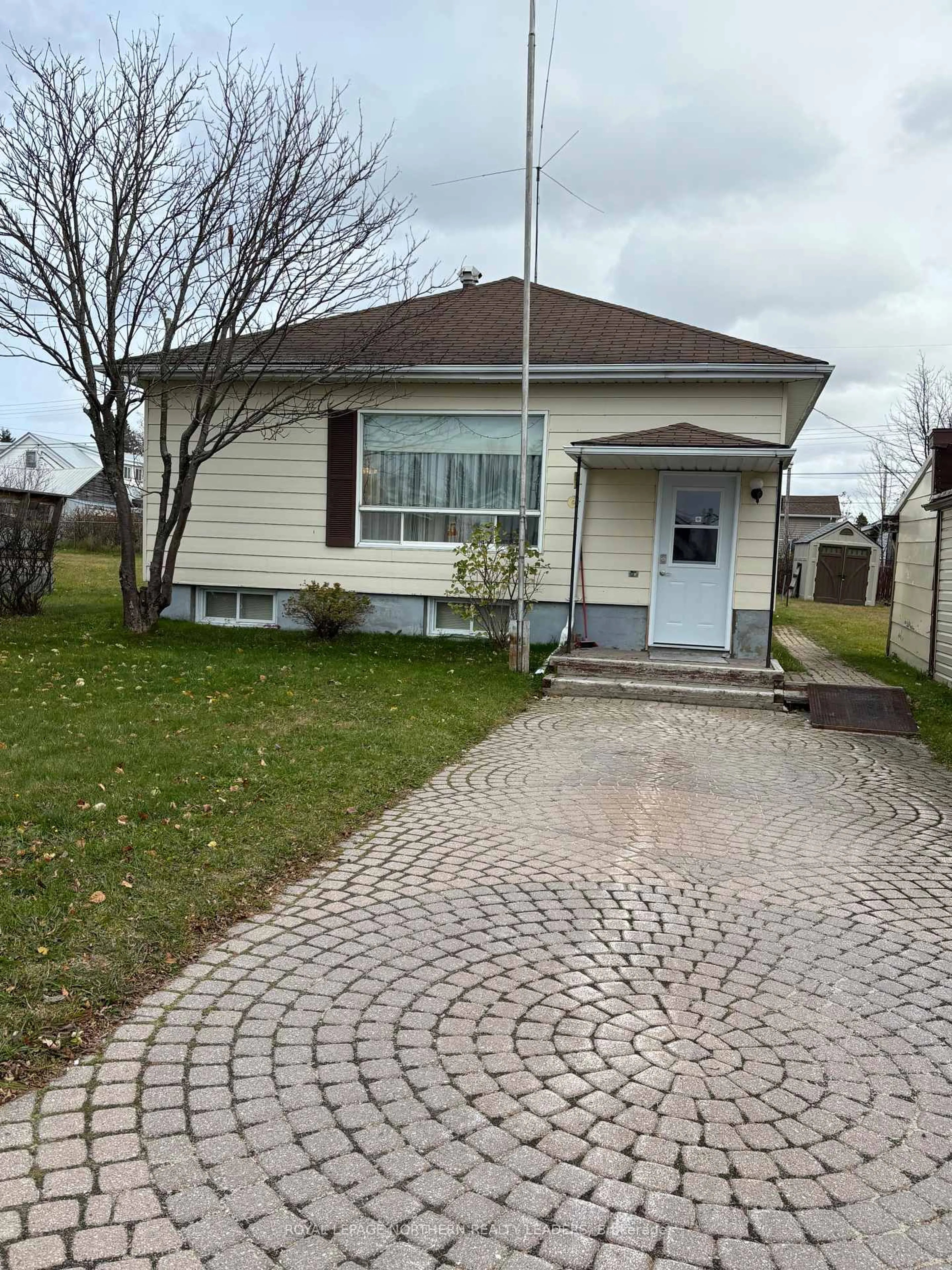 Unknown for 270 Ninth Ave, Cochrane Ontario P0L 1C0