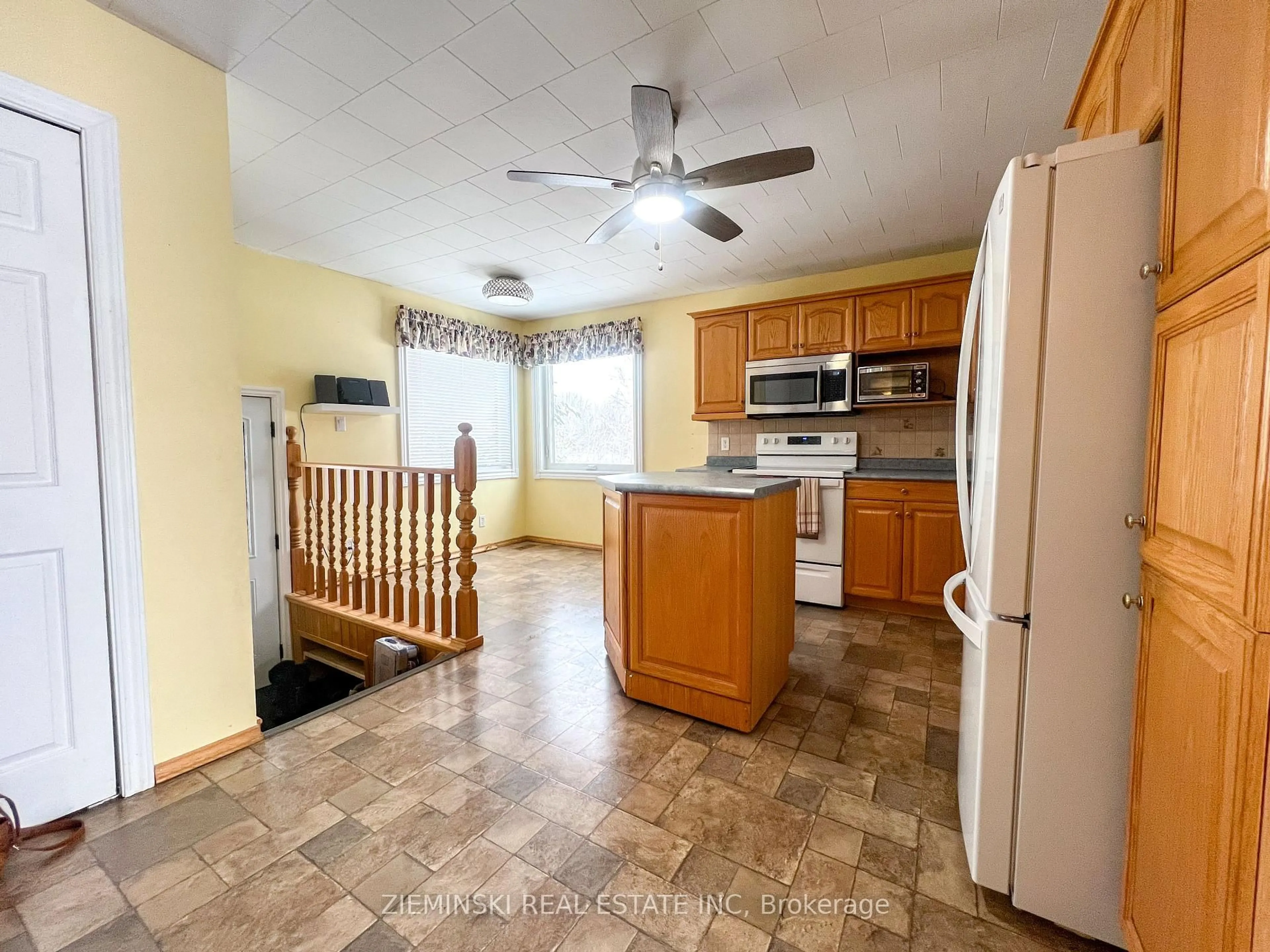 Standard kitchen, unknown for 1119 Oil Tank Rd, Iroquois Falls Ontario P0K 1G0