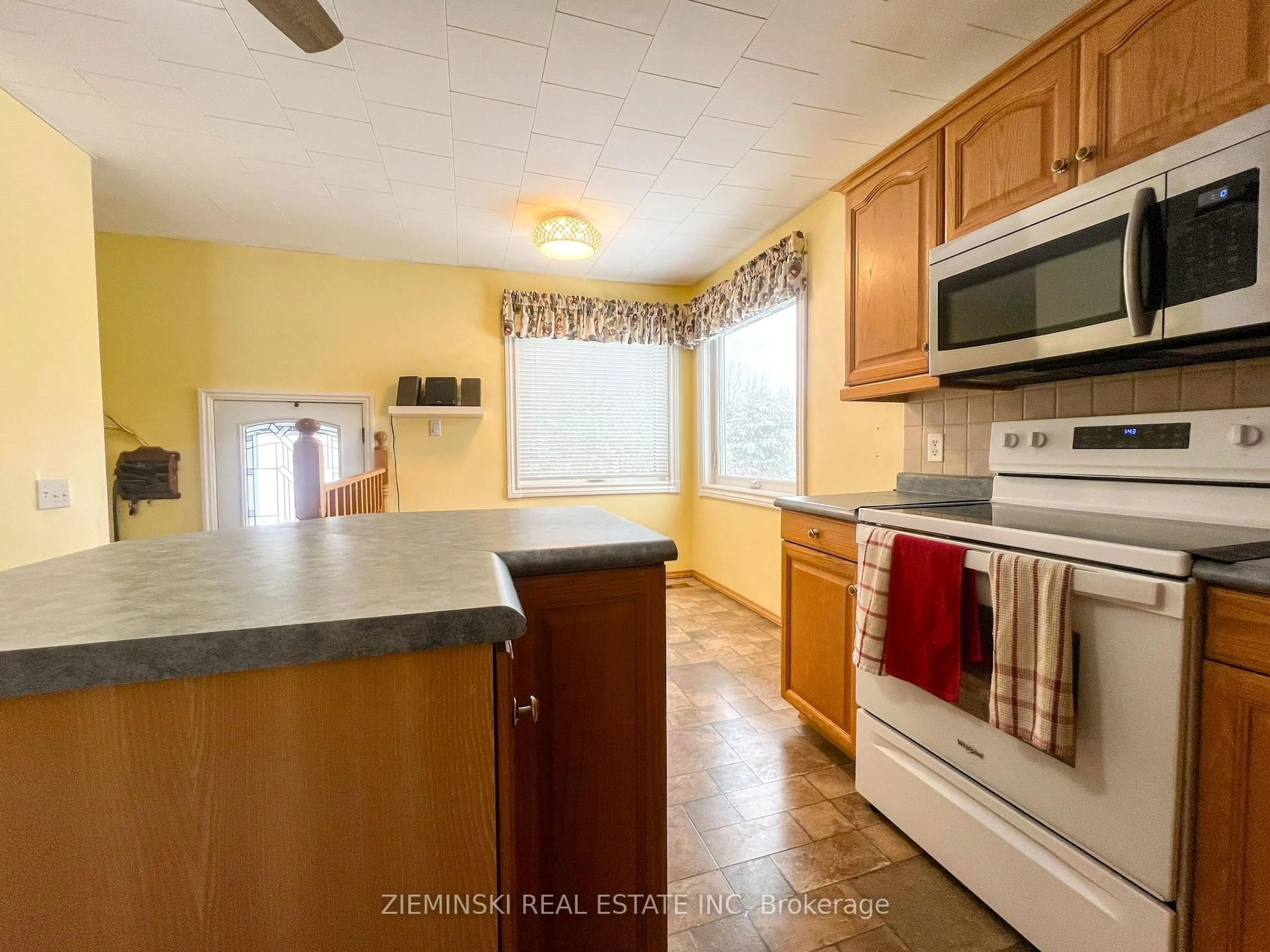 Standard kitchen, unknown for 1119 Oil Tank Rd, Iroquois Falls Ontario P0K 1G0