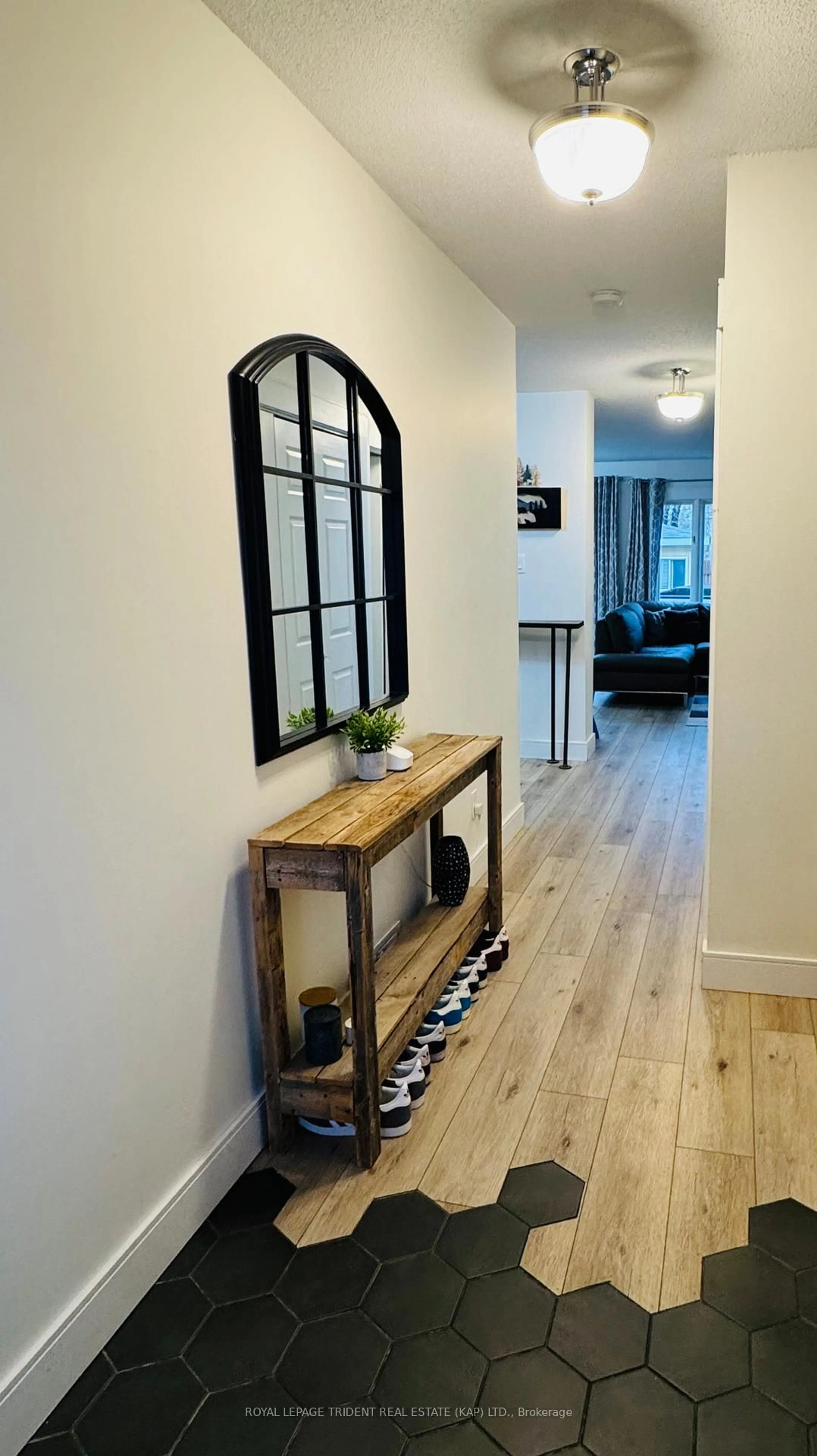 Indoor entryway for 14 Borden Ave, Kapuskasing Ontario P5N 3A5