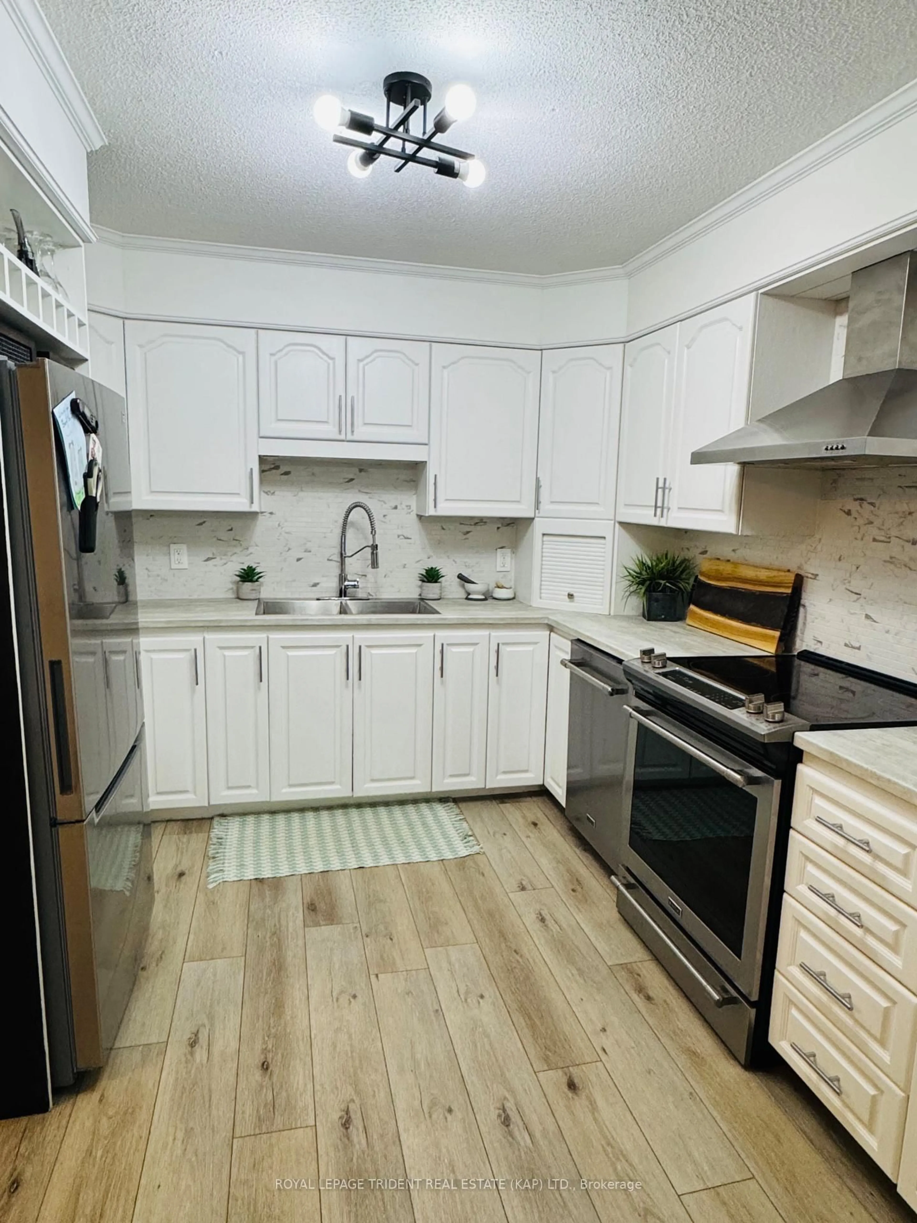 Standard kitchen, unknown for 14 Borden Ave, Kapuskasing Ontario P5N 3A5