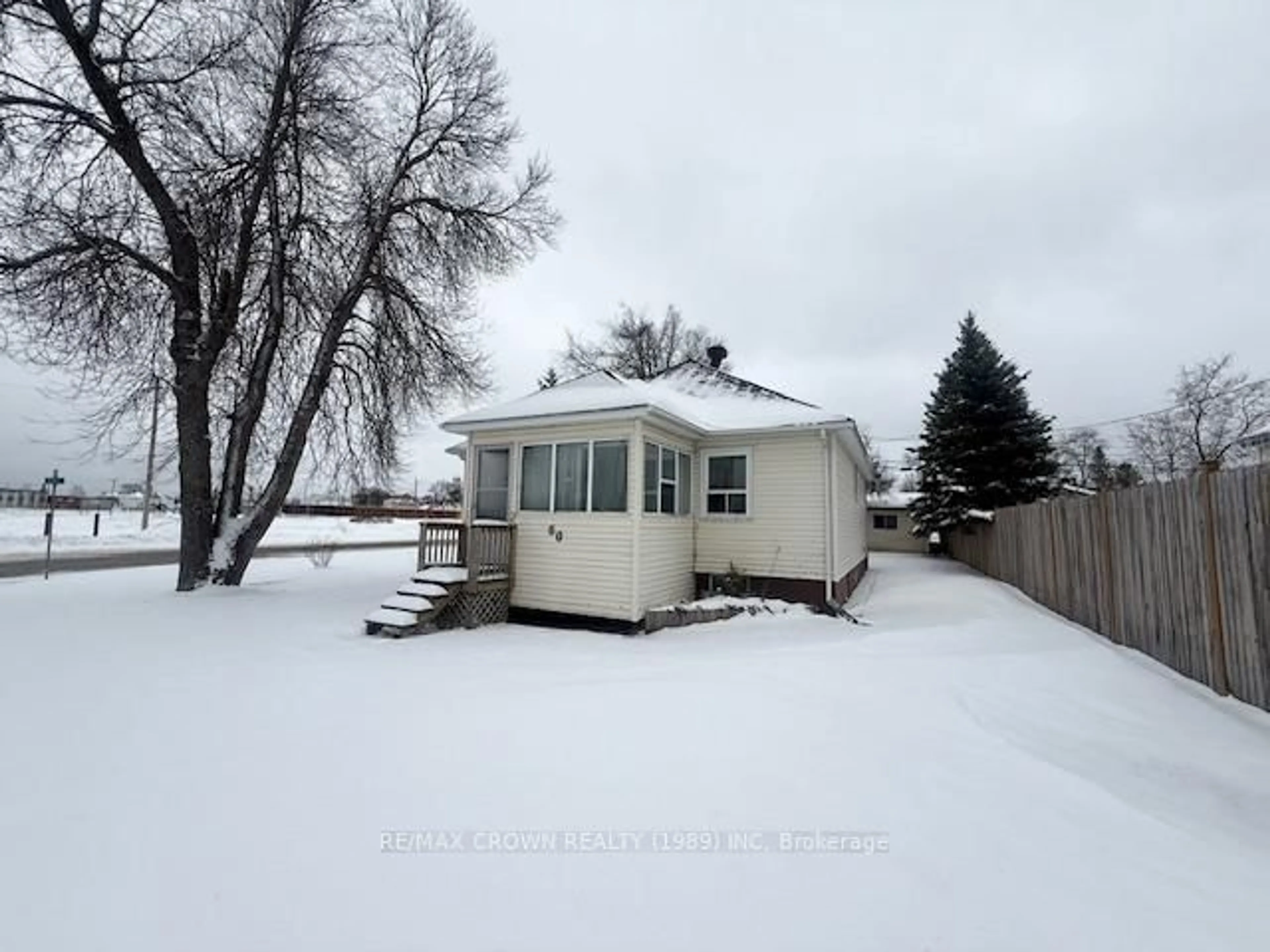 Shed for 60 Egerton St, Kapuskasing Ontario P5N 1J4
