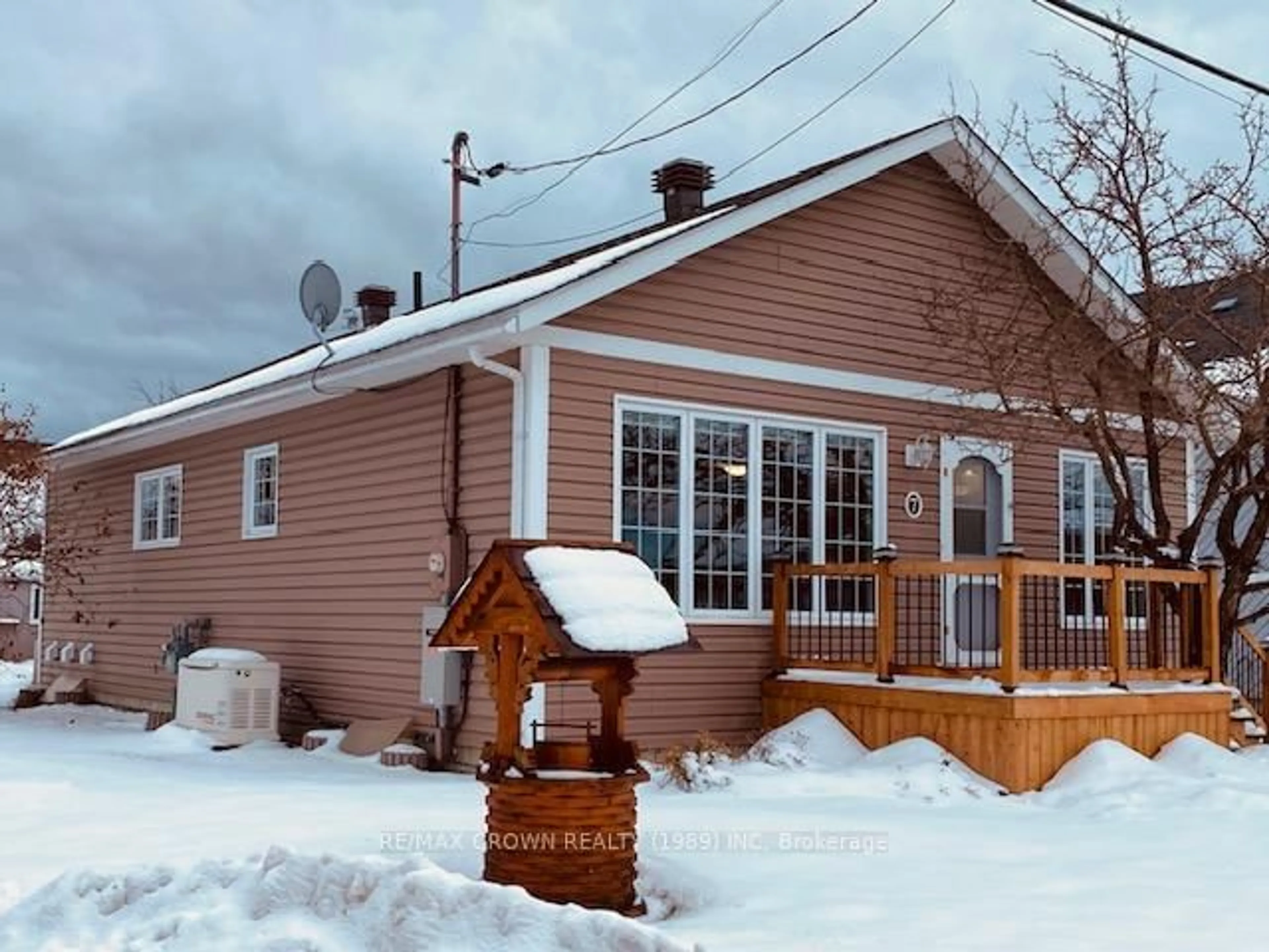 Home with vinyl exterior material, street for 7 De L'etang Blvd, Kapuskasing Ontario P5N 2M4