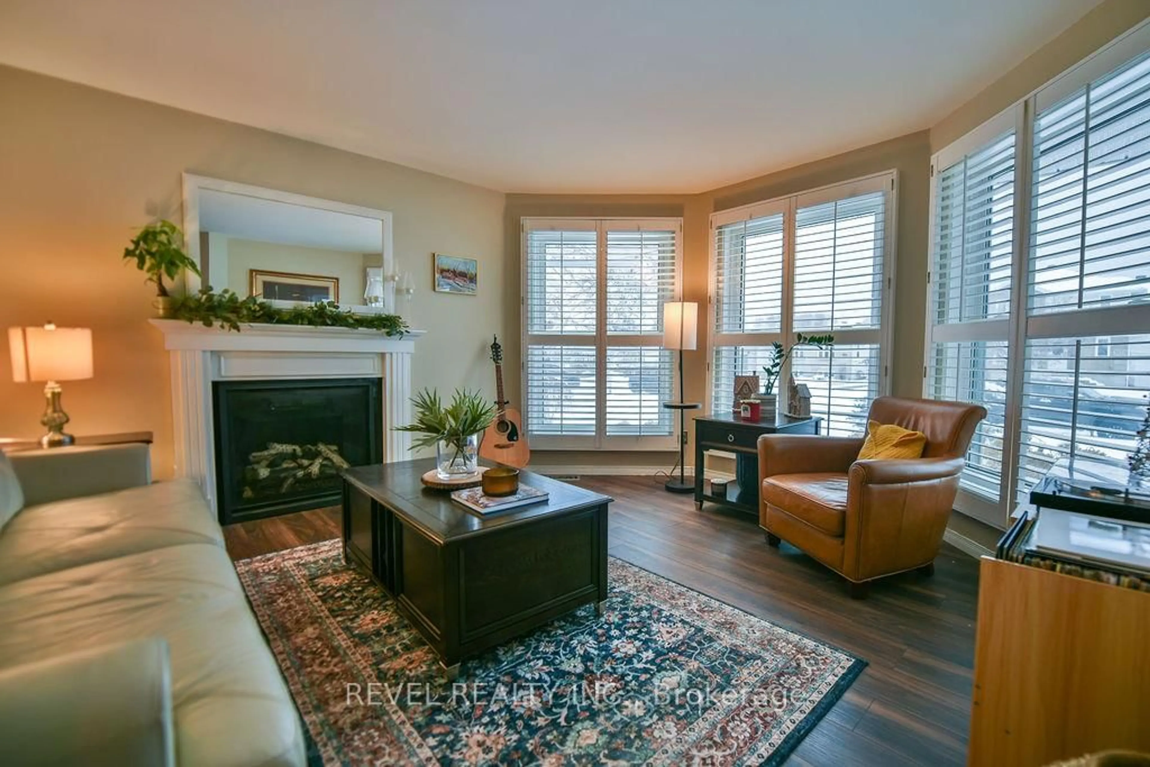 Living room with furniture, unknown for 104 Mascioli Blvd, Timmins Ontario P4P 1H5