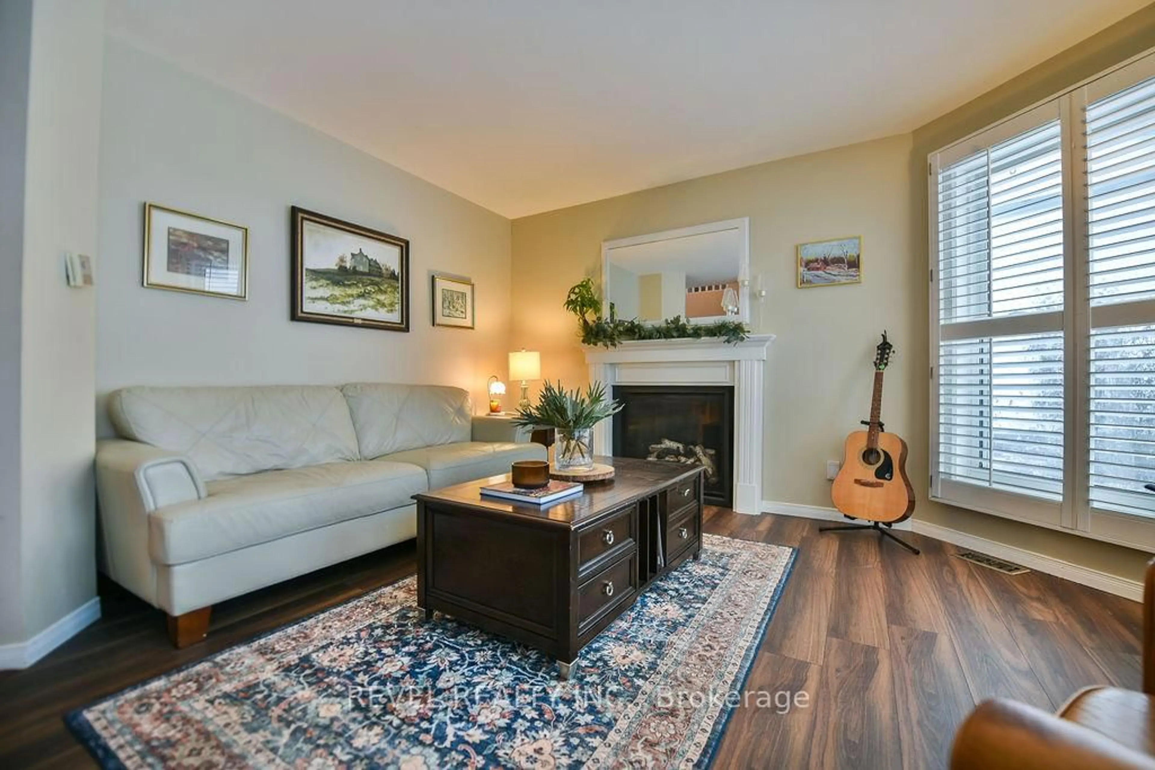 Living room with furniture, wood/laminate floor for 104 Mascioli Blvd, Timmins Ontario P4P 1H5