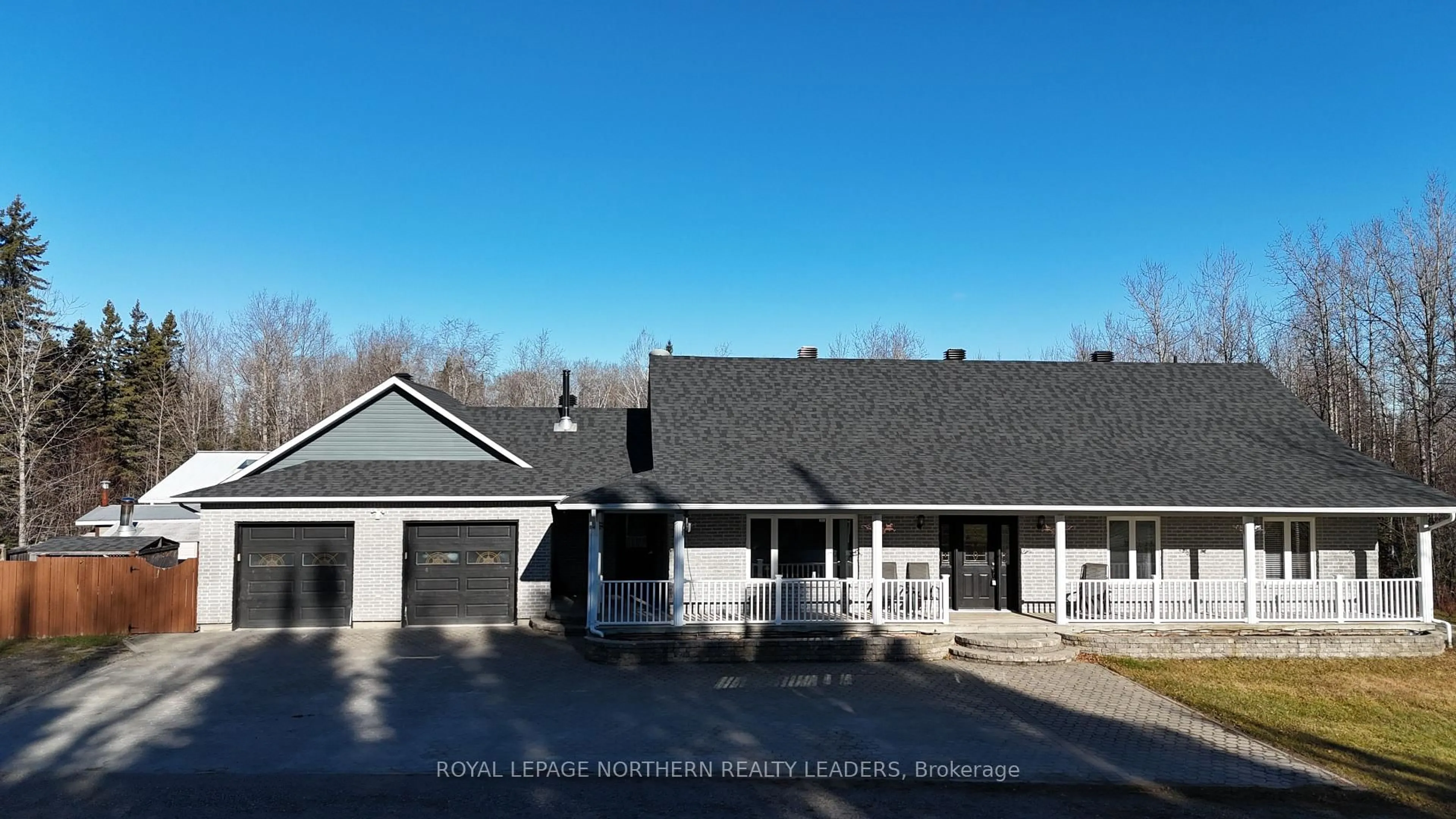 Home with vinyl exterior material, building for 2008 Connaught Rd, Timmins Ontario P0N 1H0