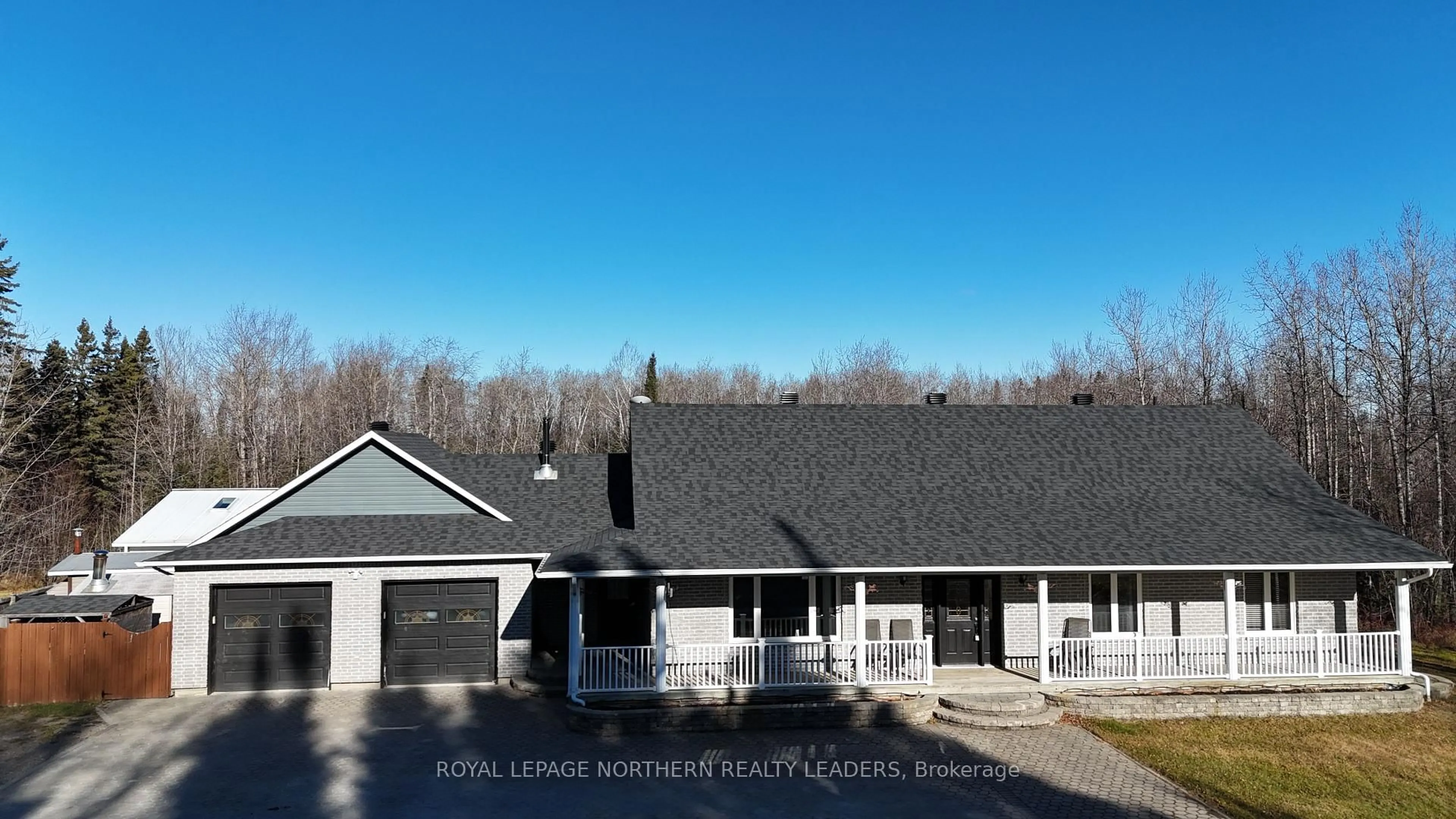 Home with vinyl exterior material, building for 2008 Connaught Rd, Timmins Ontario P0N 1H0