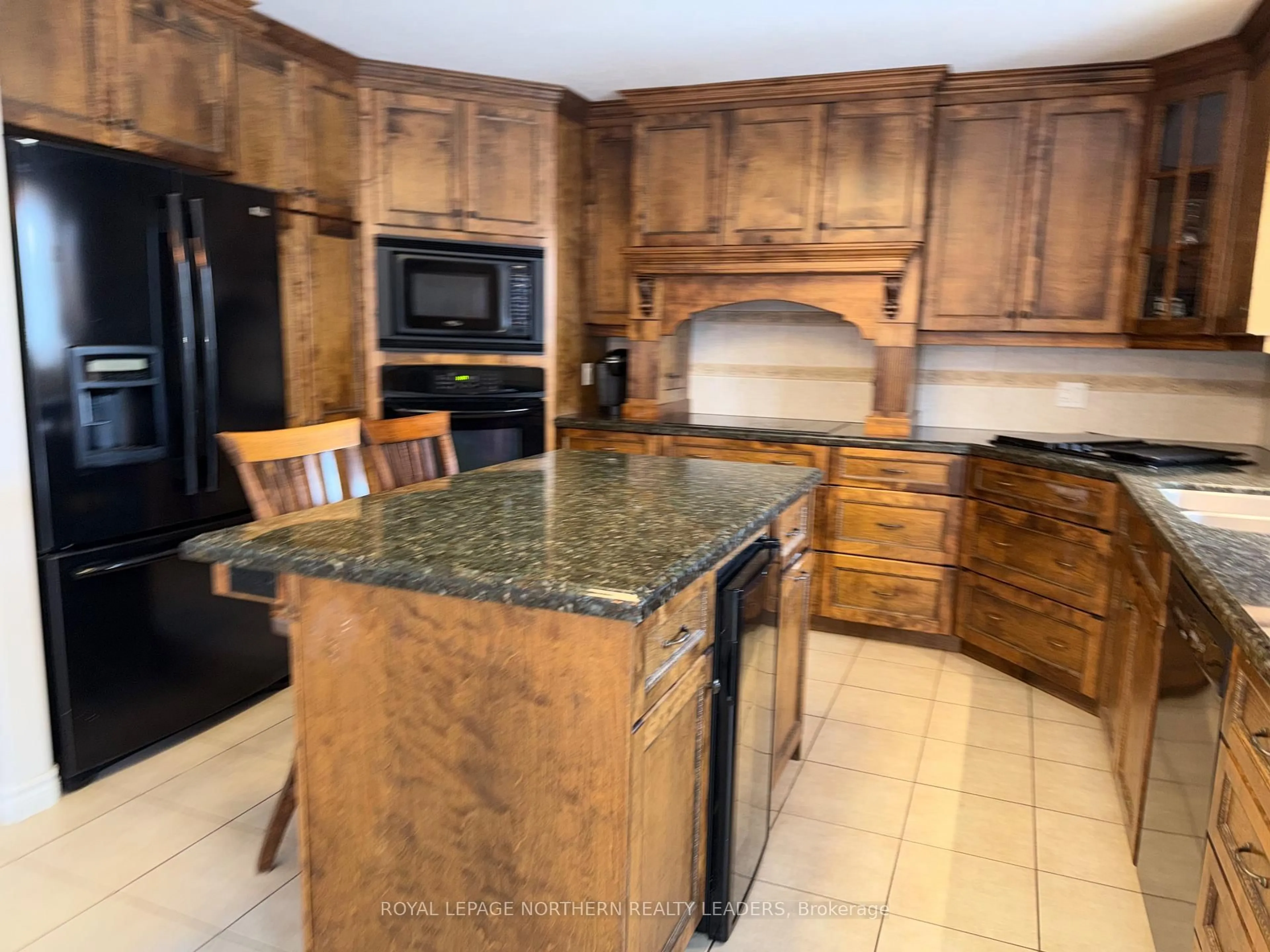 Open concept kitchen, ceramic/tile floor for 2008 Connaught Rd, Timmins Ontario P0N 1H0