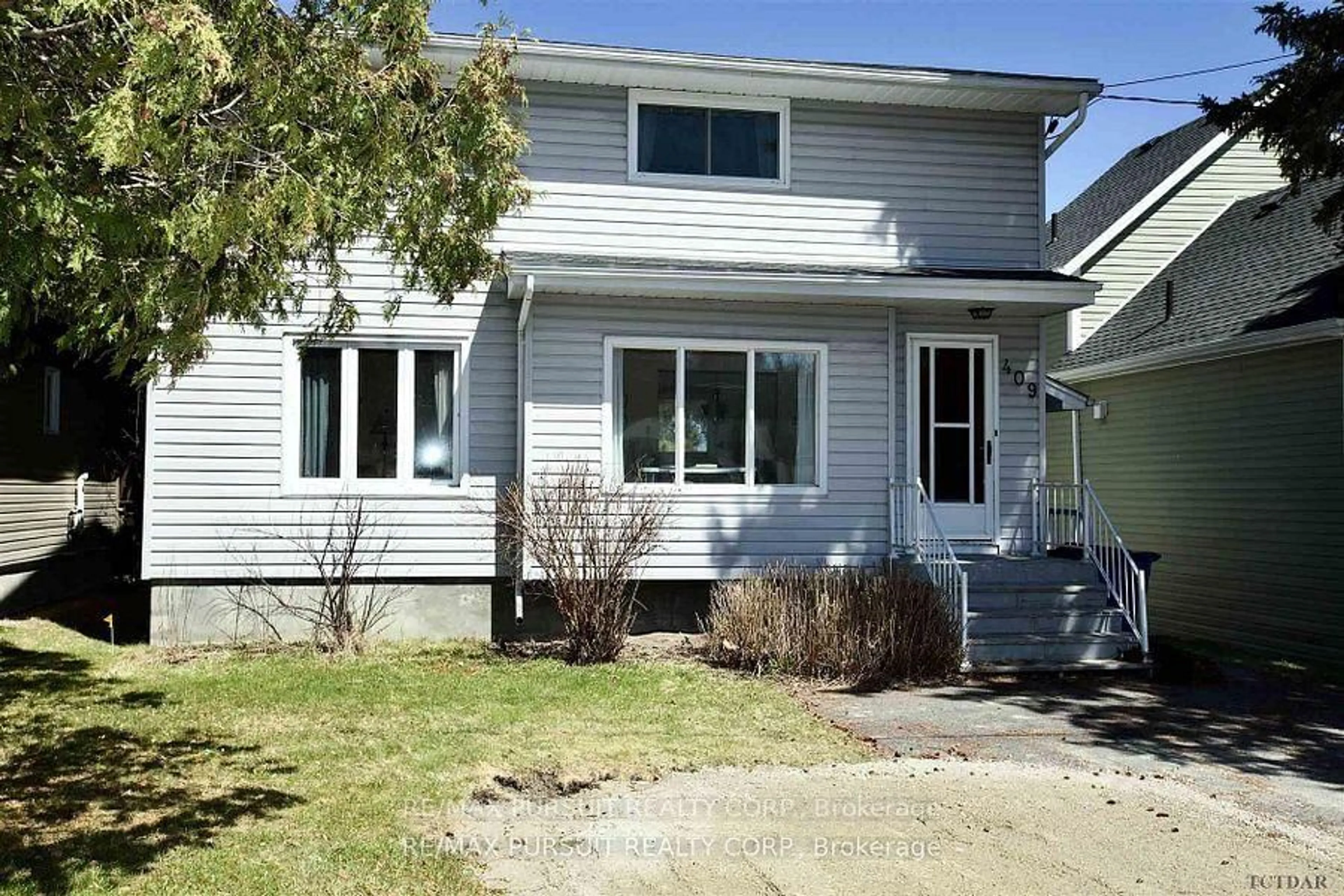 Home with vinyl exterior material, street for 409 Mccamus Ave, Temiskaming Shores Ontario P0J 1P0