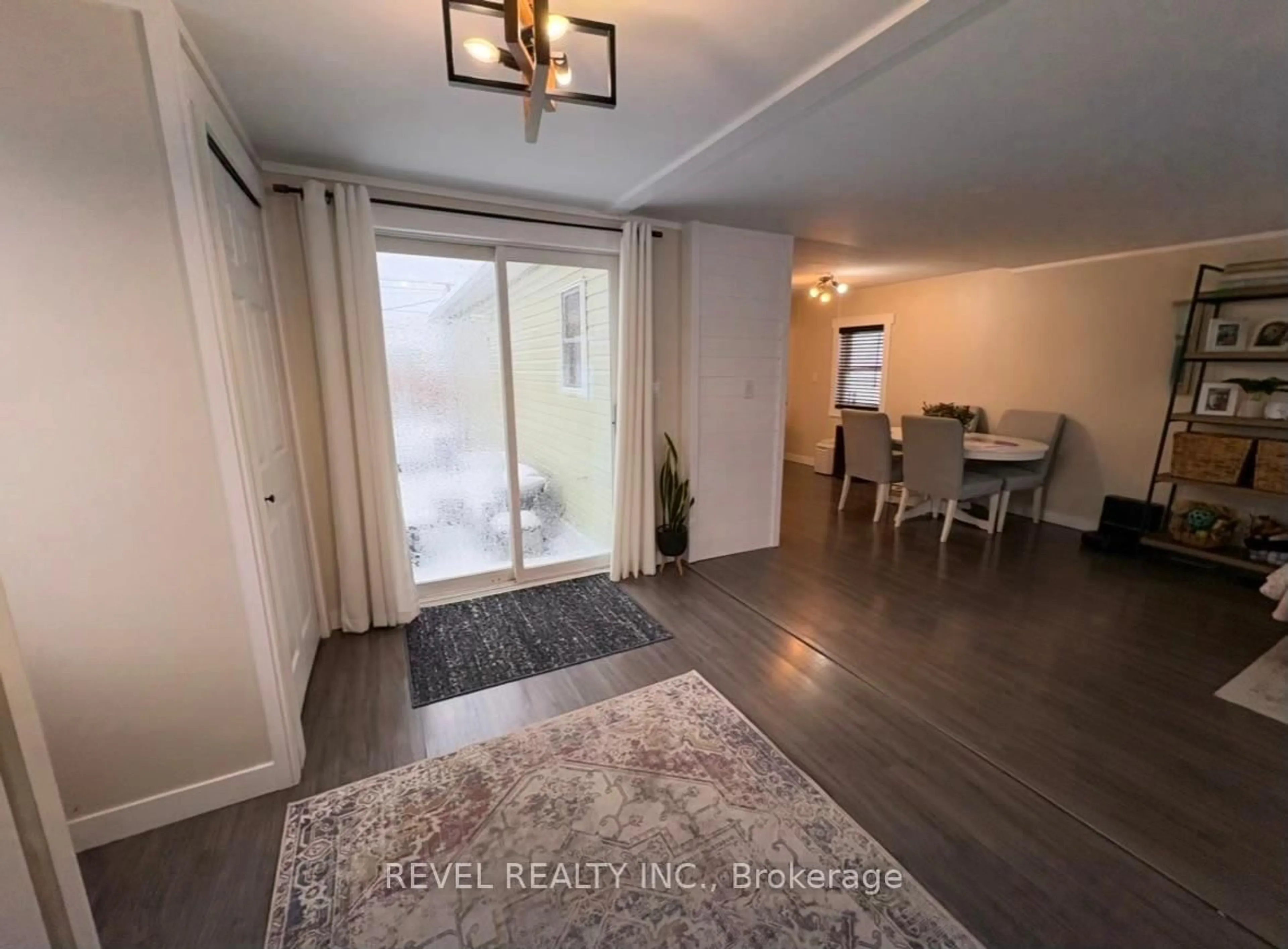 A pic of a room for 12 Ford St, Cochrane Ontario P0L 1C0