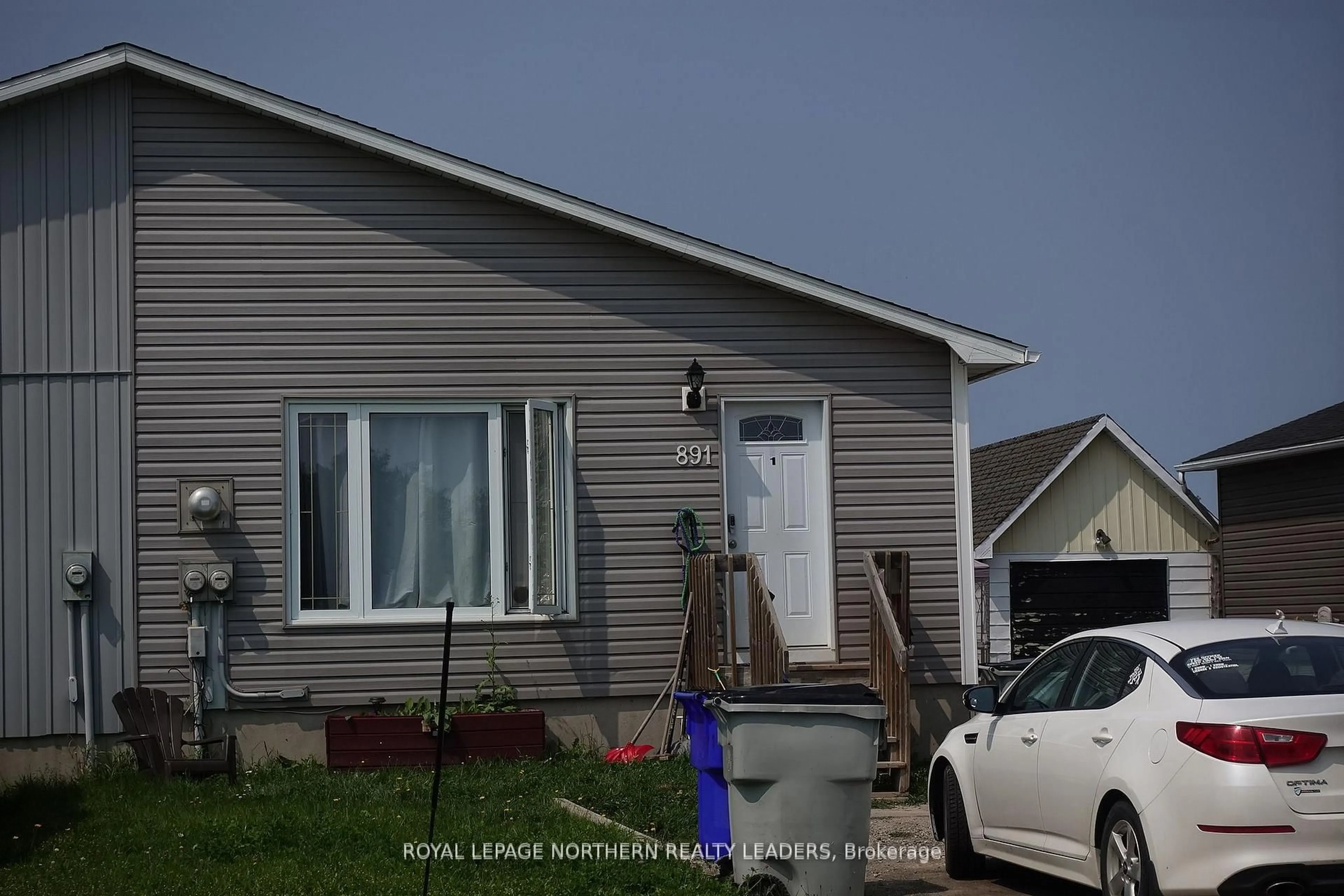 Home with vinyl exterior material, street for 891 Denise St, Timmins Ontario P4P 1A7