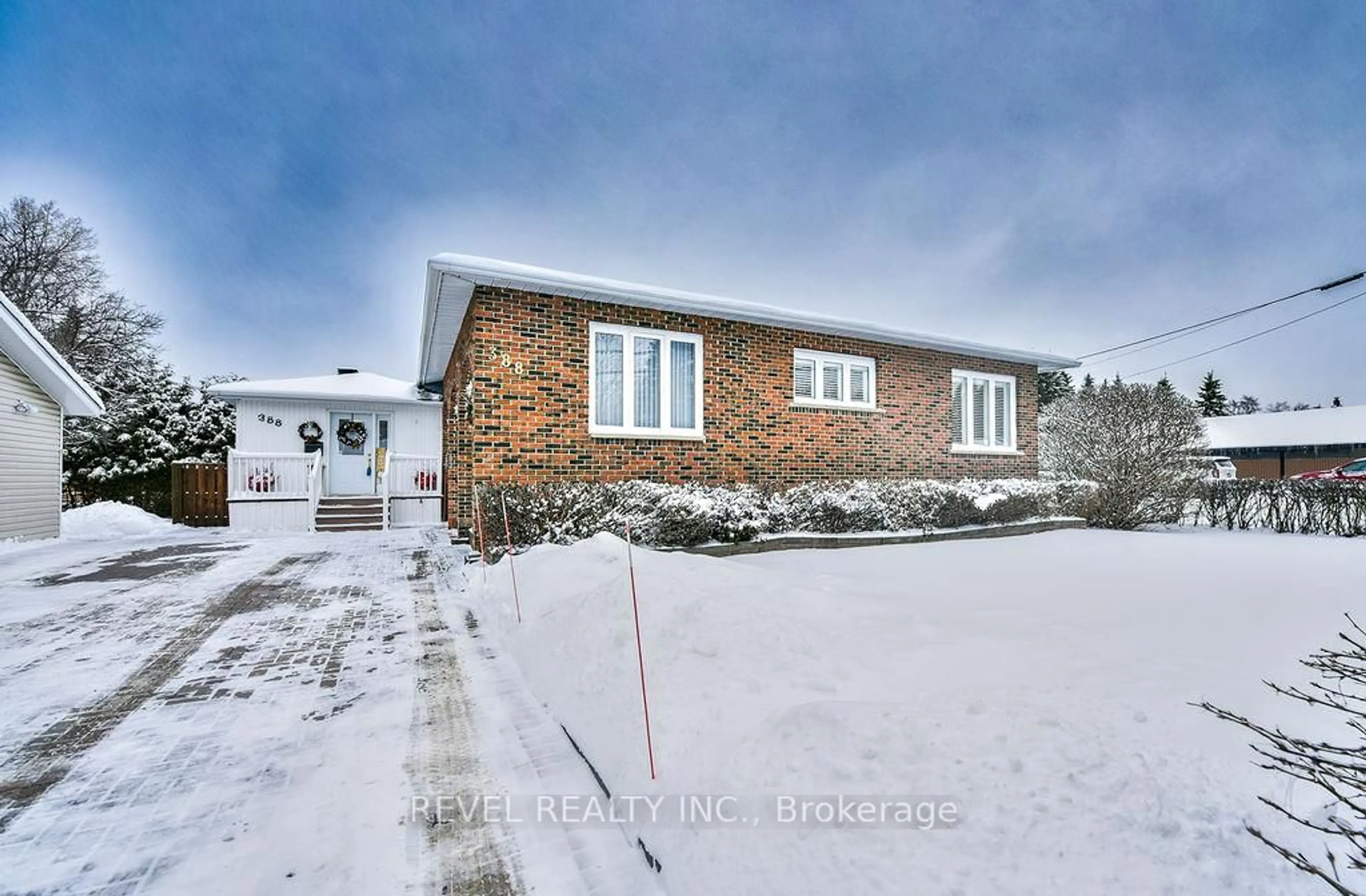 A pic from outside/outdoor area/front of a property/back of a property/a pic from drone, building for 388 Ross Ave, Timmins Ontario P4N 5X3