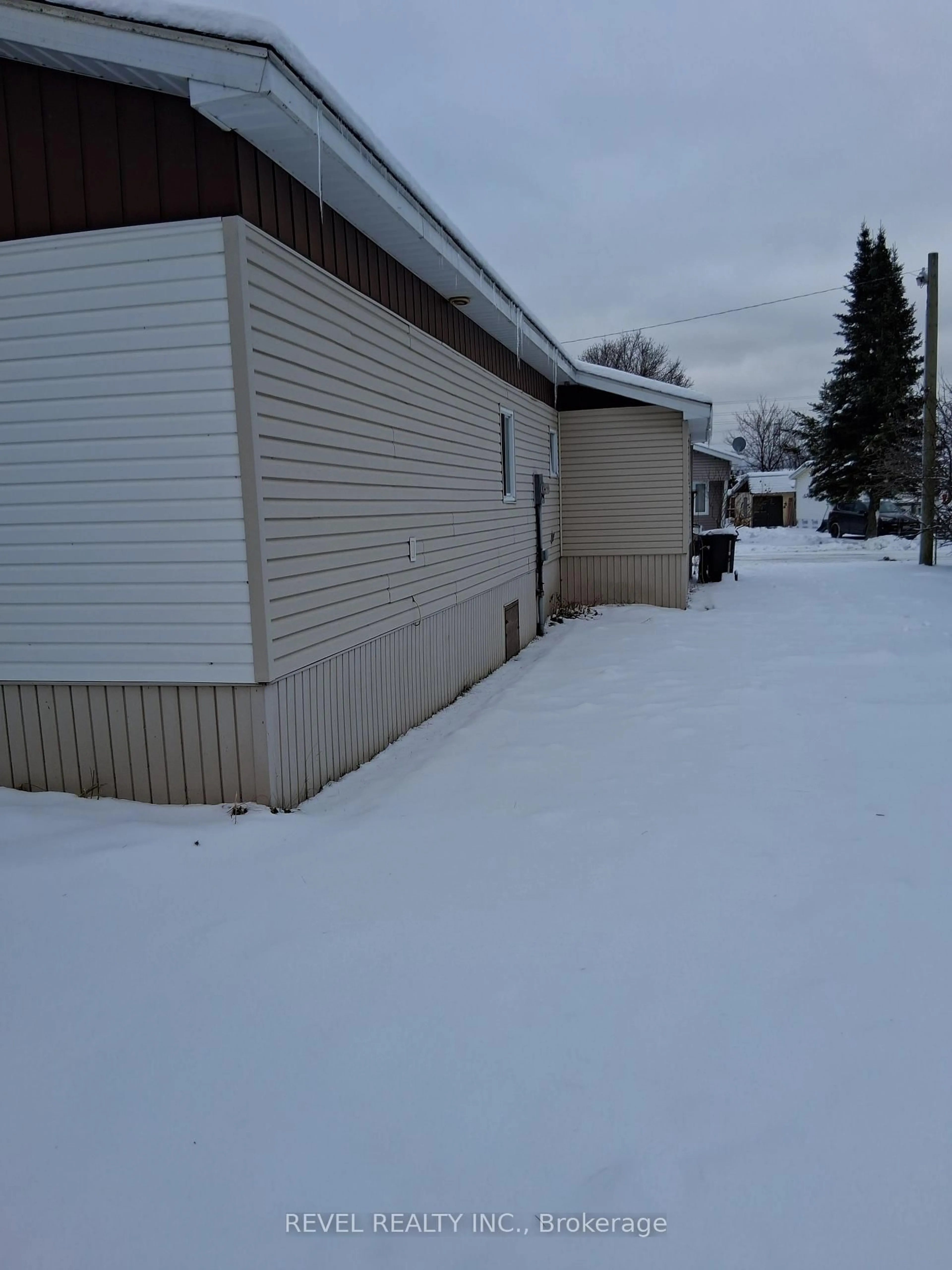 Shed for 14 Bunker Ave, Timmins Ontario P4N 0E1