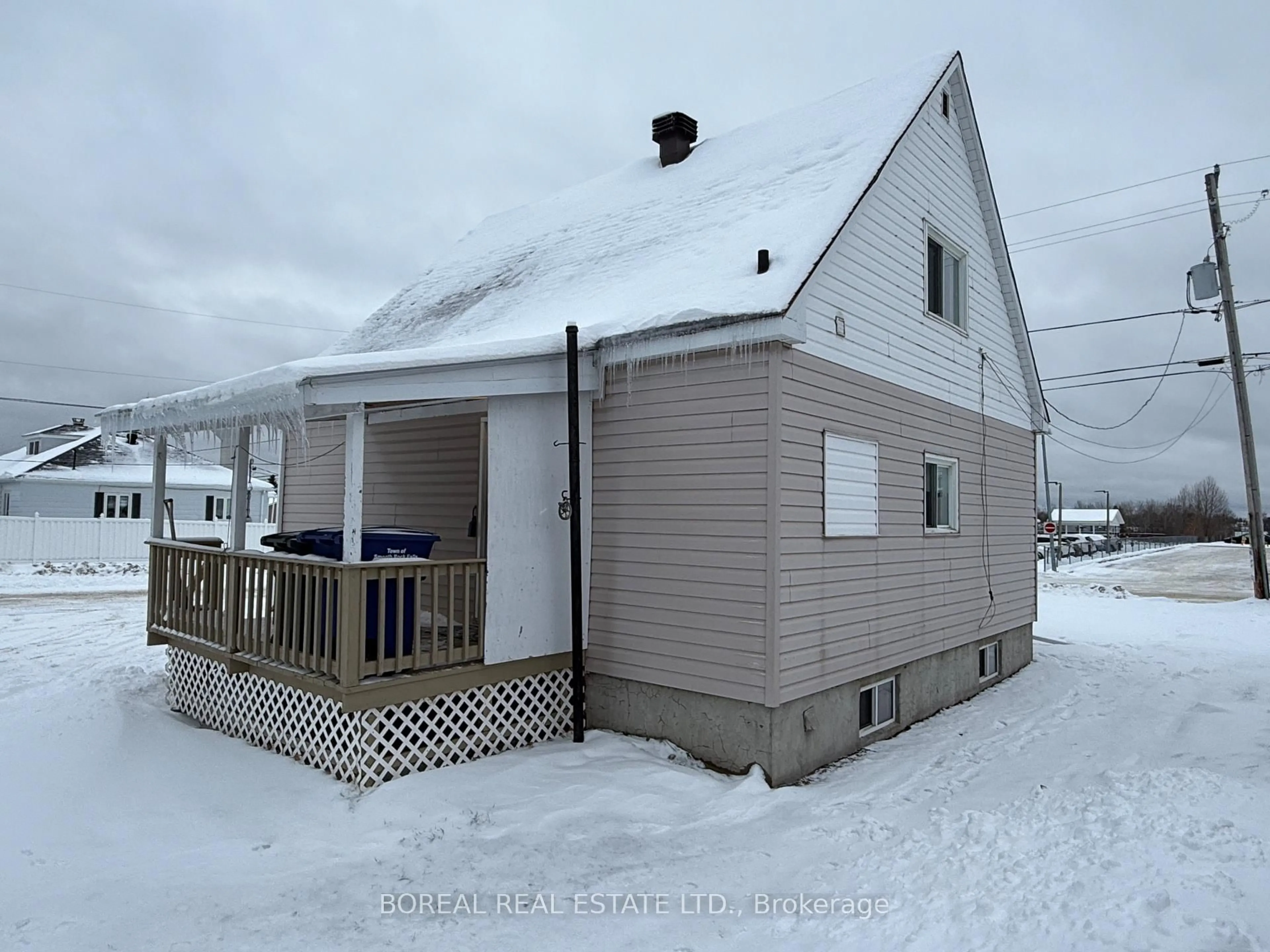 Shed for 101 Ross Rd, Smooth Rock Falls Ontario P0L 2B0