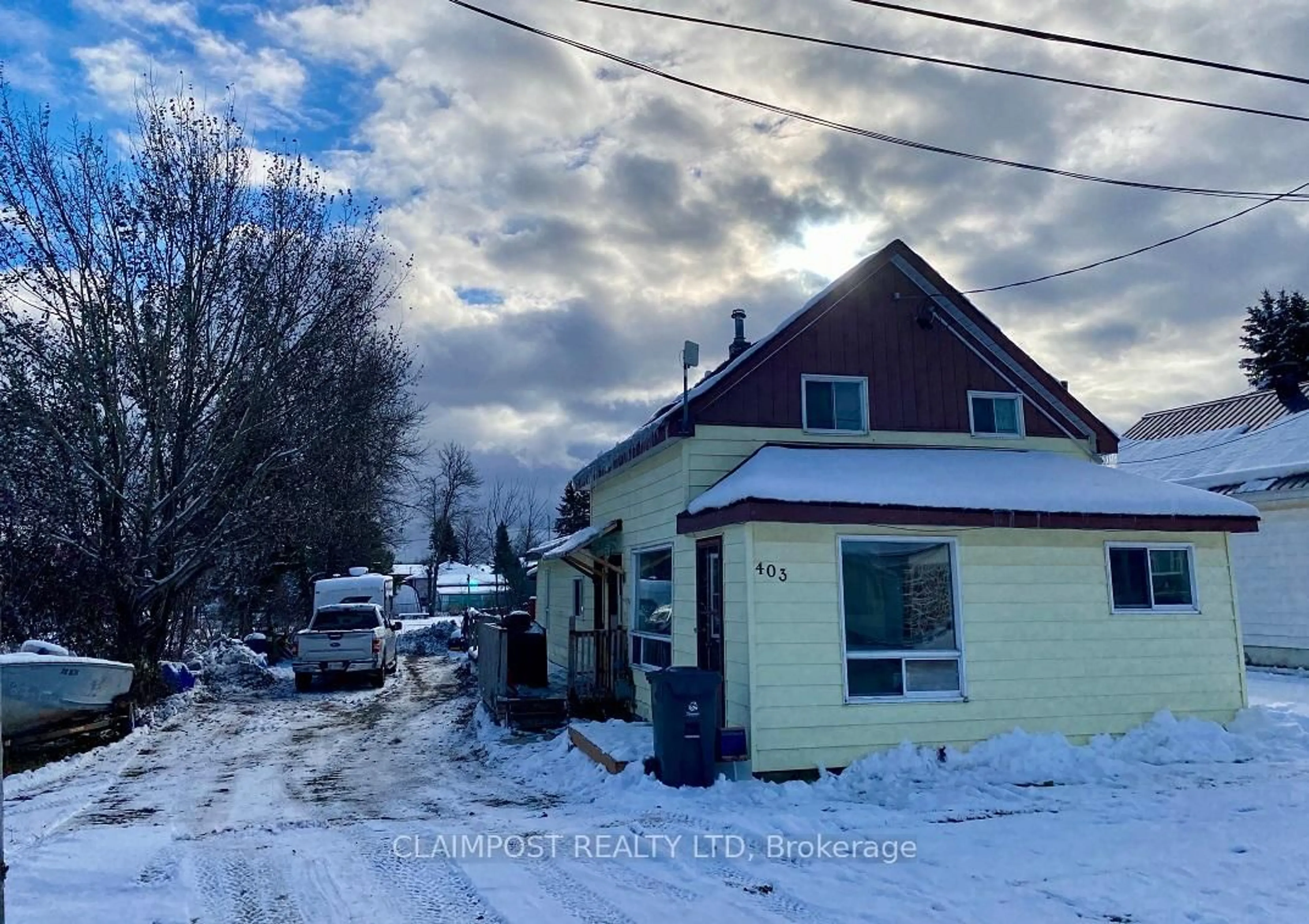 A pic from outside/outdoor area/front of a property/back of a property/a pic from drone, street for 403 Church St, Iroquois Falls Ontario P0K 1G0