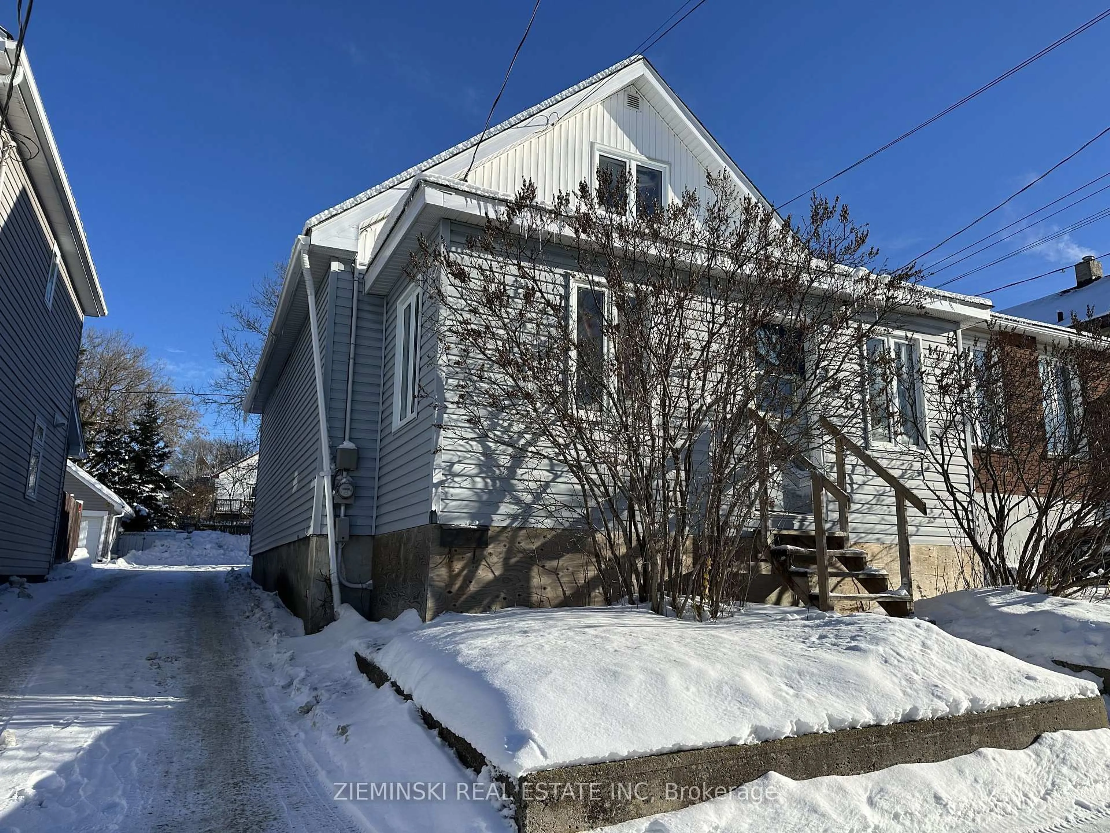 A pic from outside/outdoor area/front of a property/back of a property/a pic from drone, street for 148 Pine St, Timmins Ontario P4N 6L1