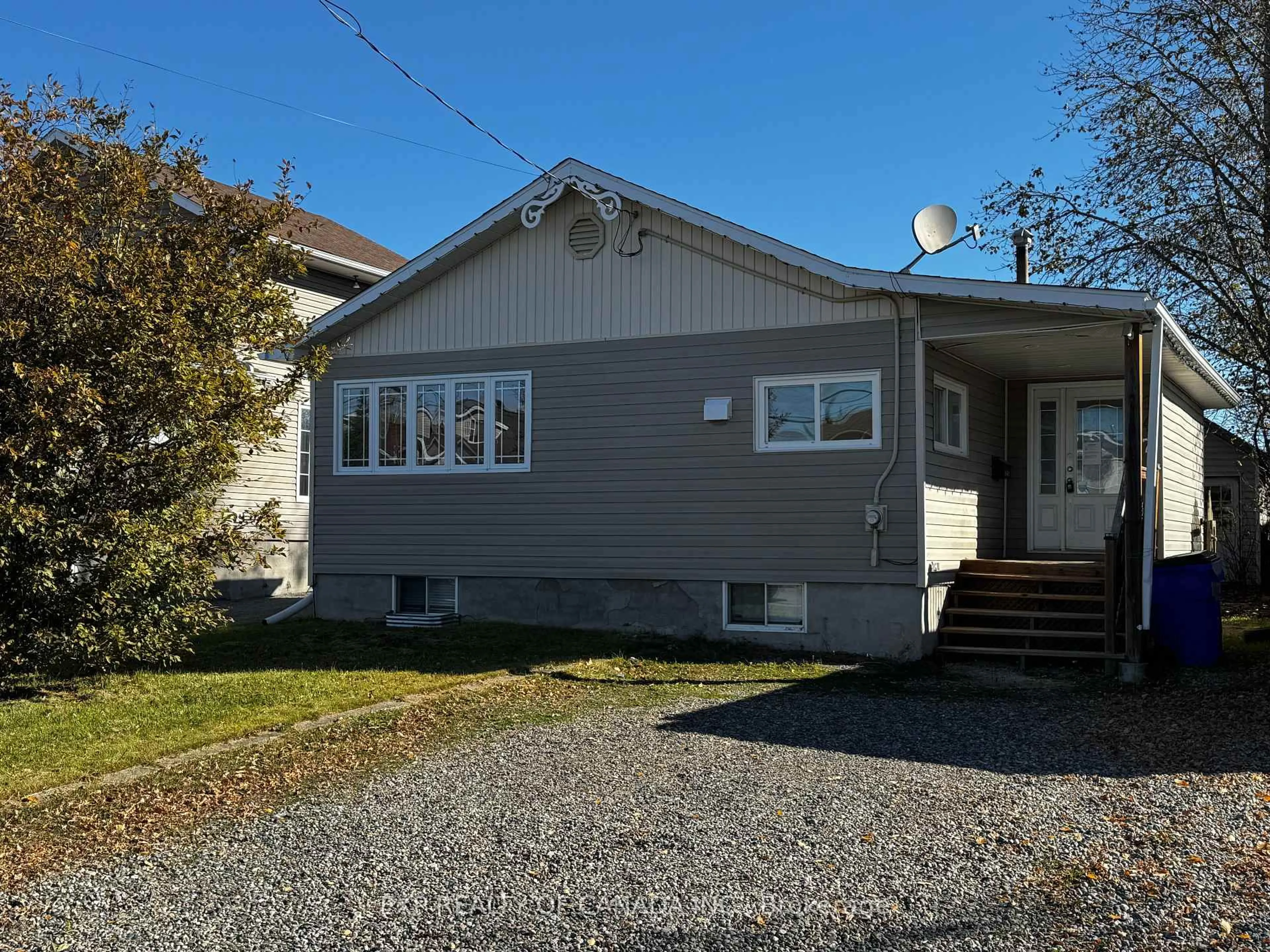Home with vinyl exterior material, street for 147 Front St, Timmins Ontario P0N 1H0