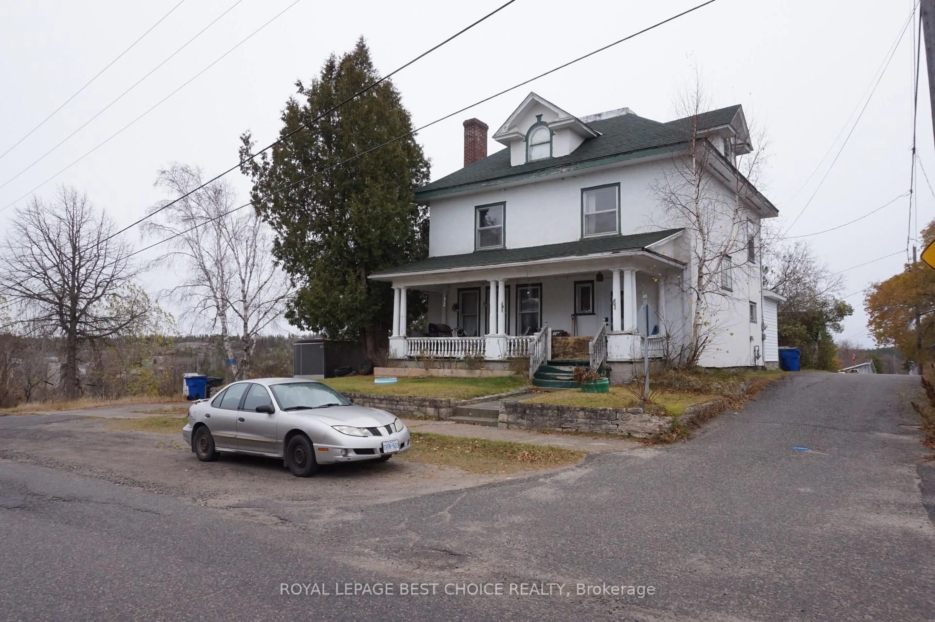 A pic from outside/outdoor area/front of a property/back of a property/a pic from drone, street for 40 Prospect Ave, Cobalt Ontario P0J 1C0