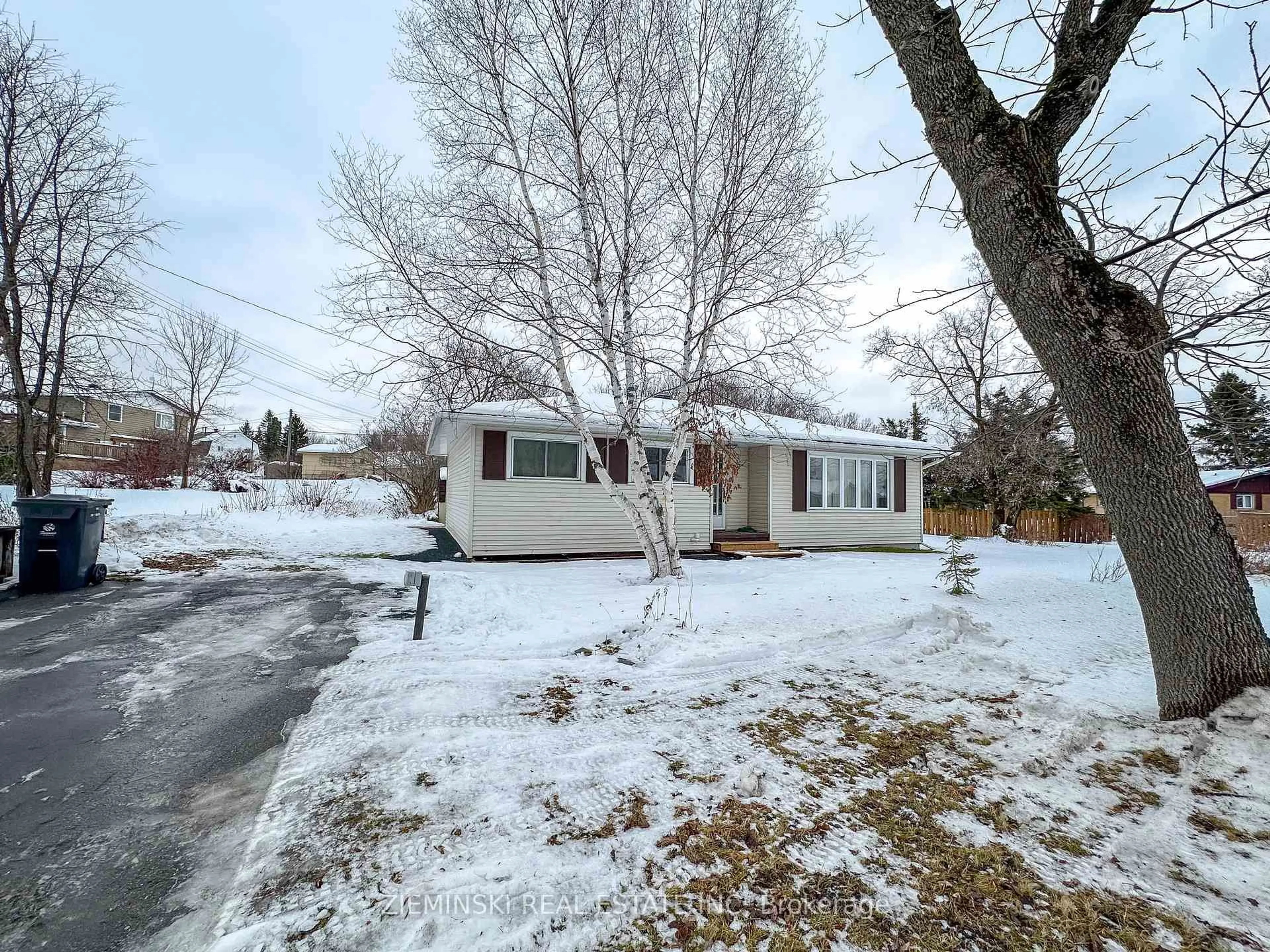 A pic from outside/outdoor area/front of a property/back of a property/a pic from drone, street for 229 Fyfe Ave, Iroquois Falls Ontario P0K 1E0