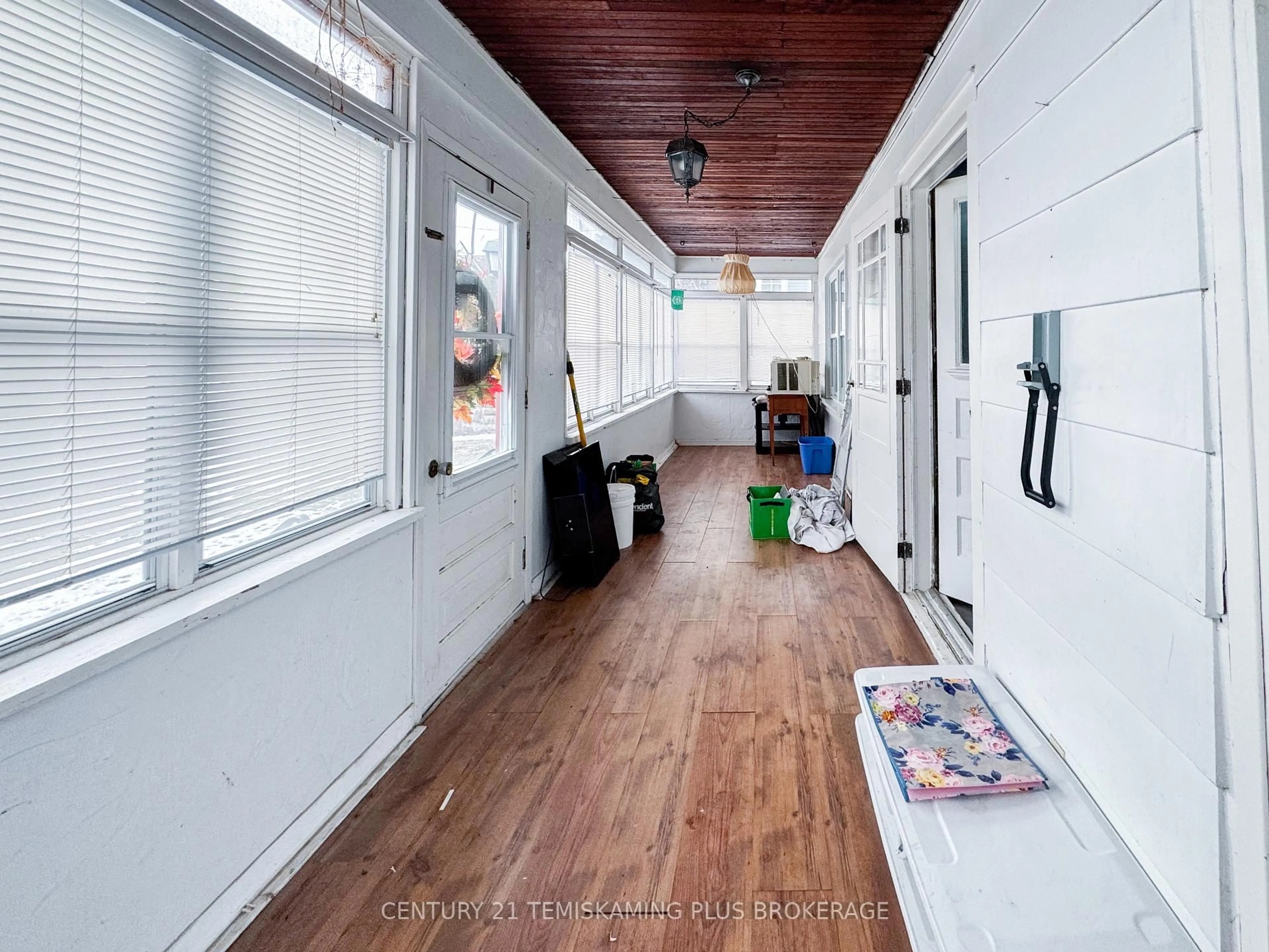 Indoor entryway for 371 Russell St, Temiskaming Shores Ontario P0J 1K0