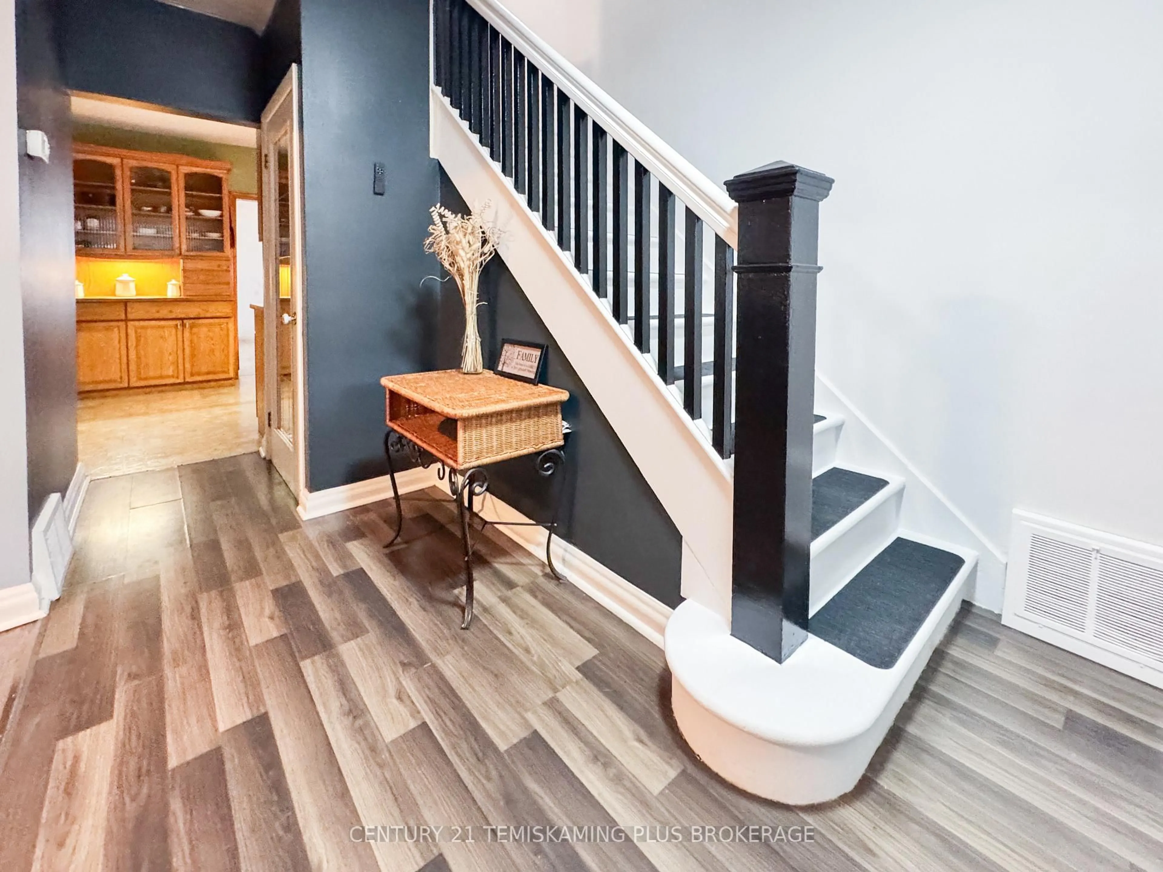 Indoor entryway for 371 Russell St, Temiskaming Shores Ontario P0J 1K0