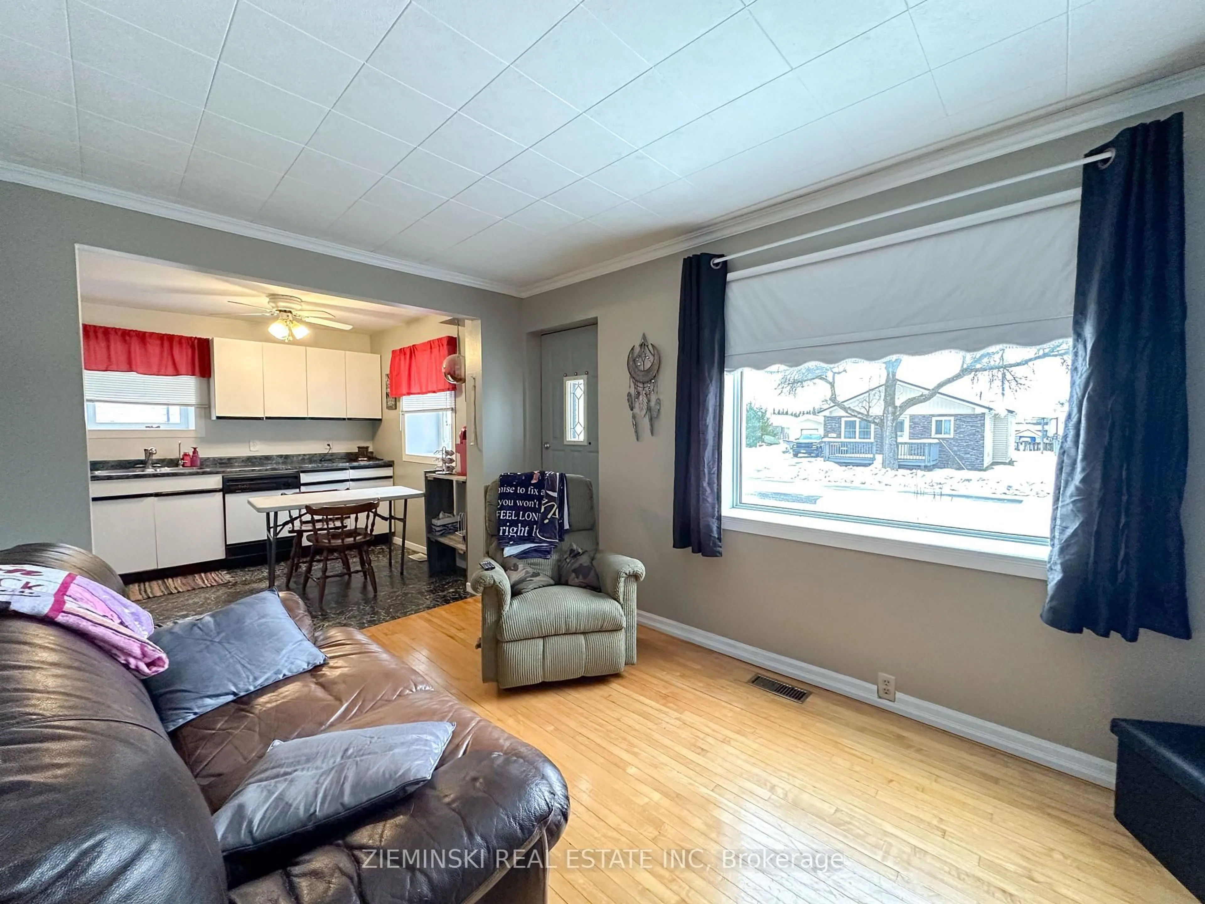 Living room with furniture, unknown for 618 Montrock St, Iroquois Falls Ontario P0K 1E0