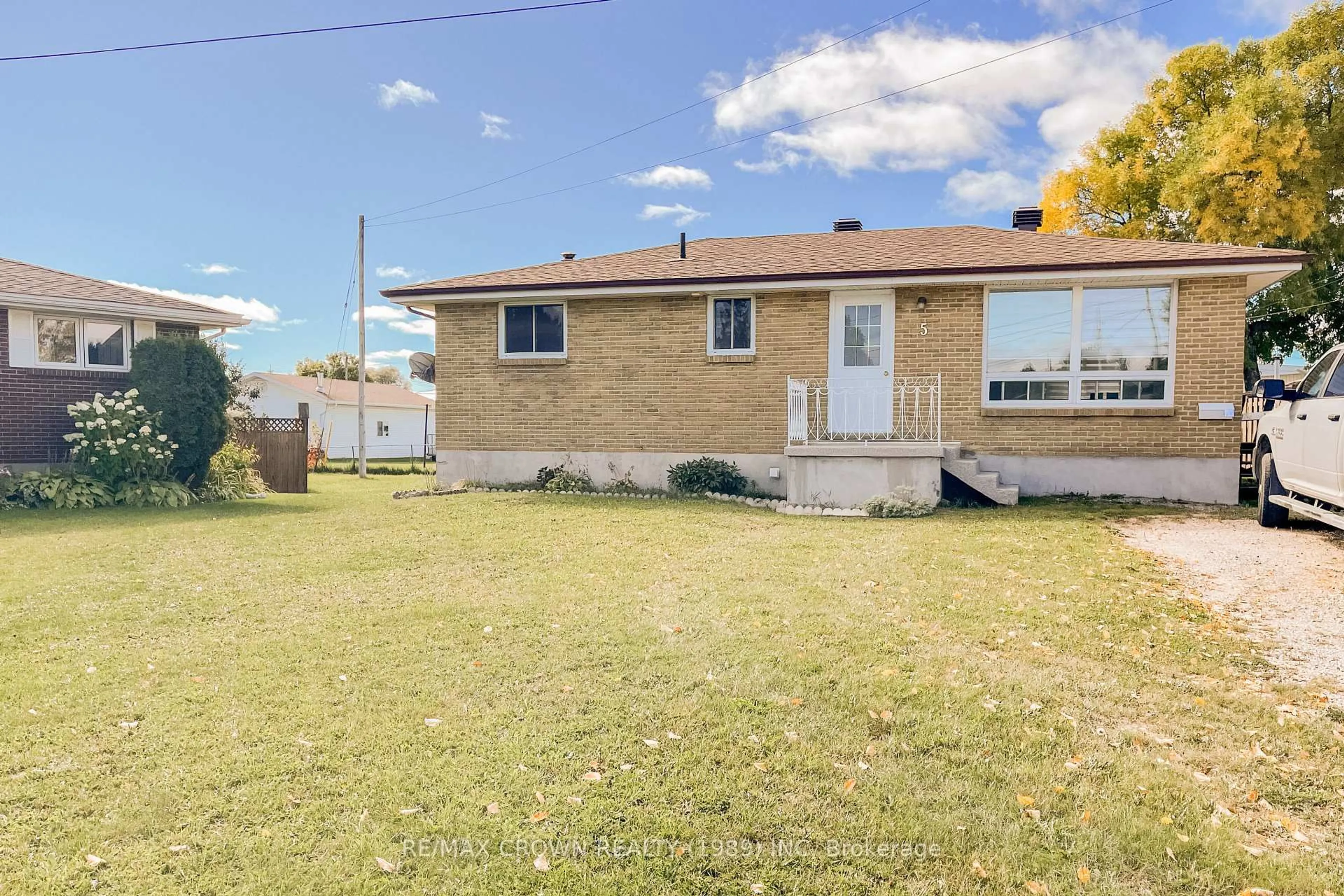 A pic from outside/outdoor area/front of a property/back of a property/a pic from drone, street for 5 Brown Cres, Kapuskasing Ontario P5N 2P6