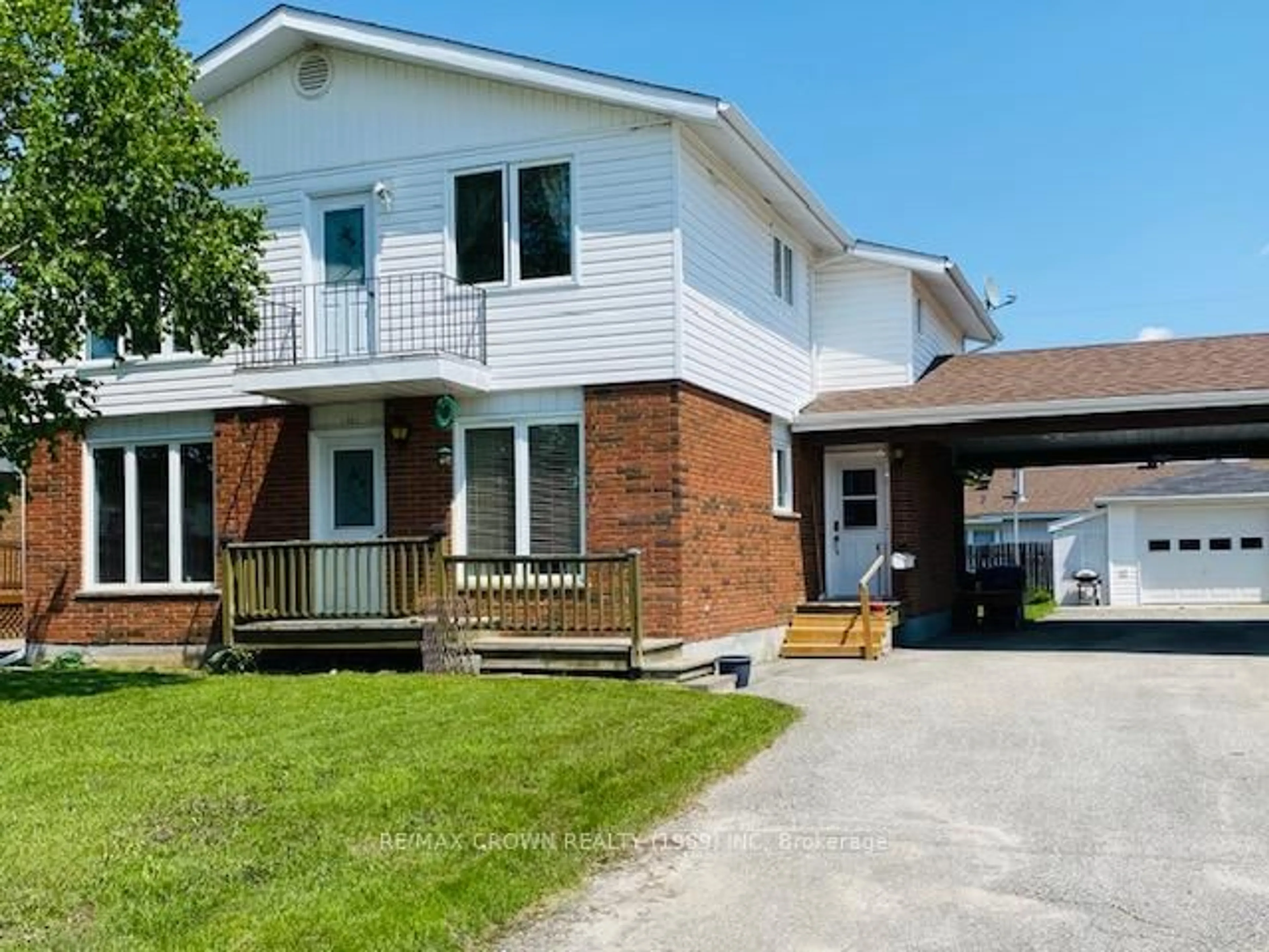 A pic from outside/outdoor area/front of a property/back of a property/a pic from drone, building for 11 Kennedy Ave, Kapuskasing Ontario P5N 1M1