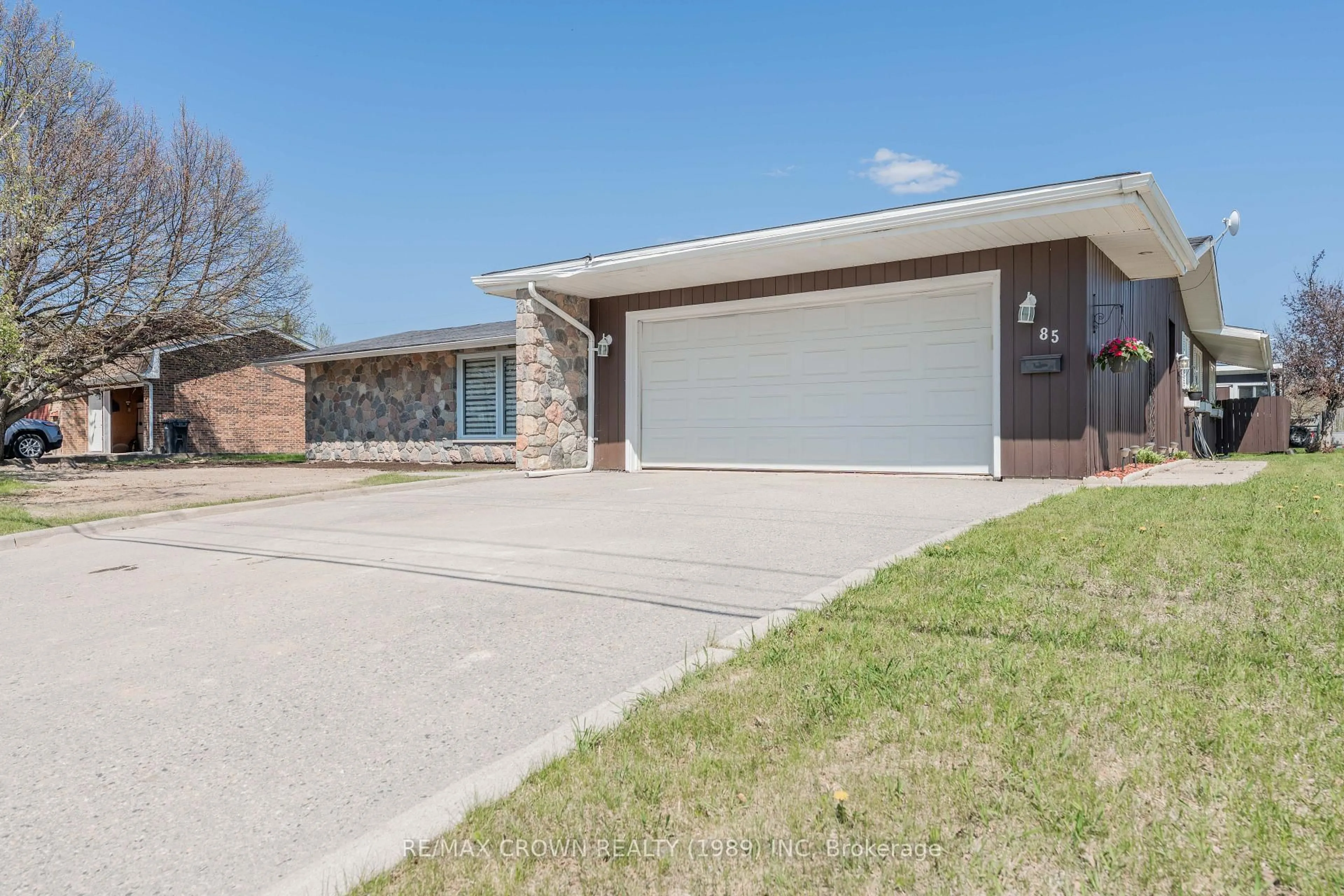 Home with brick exterior material, street for 85 Avenue Rd, Kapuskasing Ontario P5N 3A3