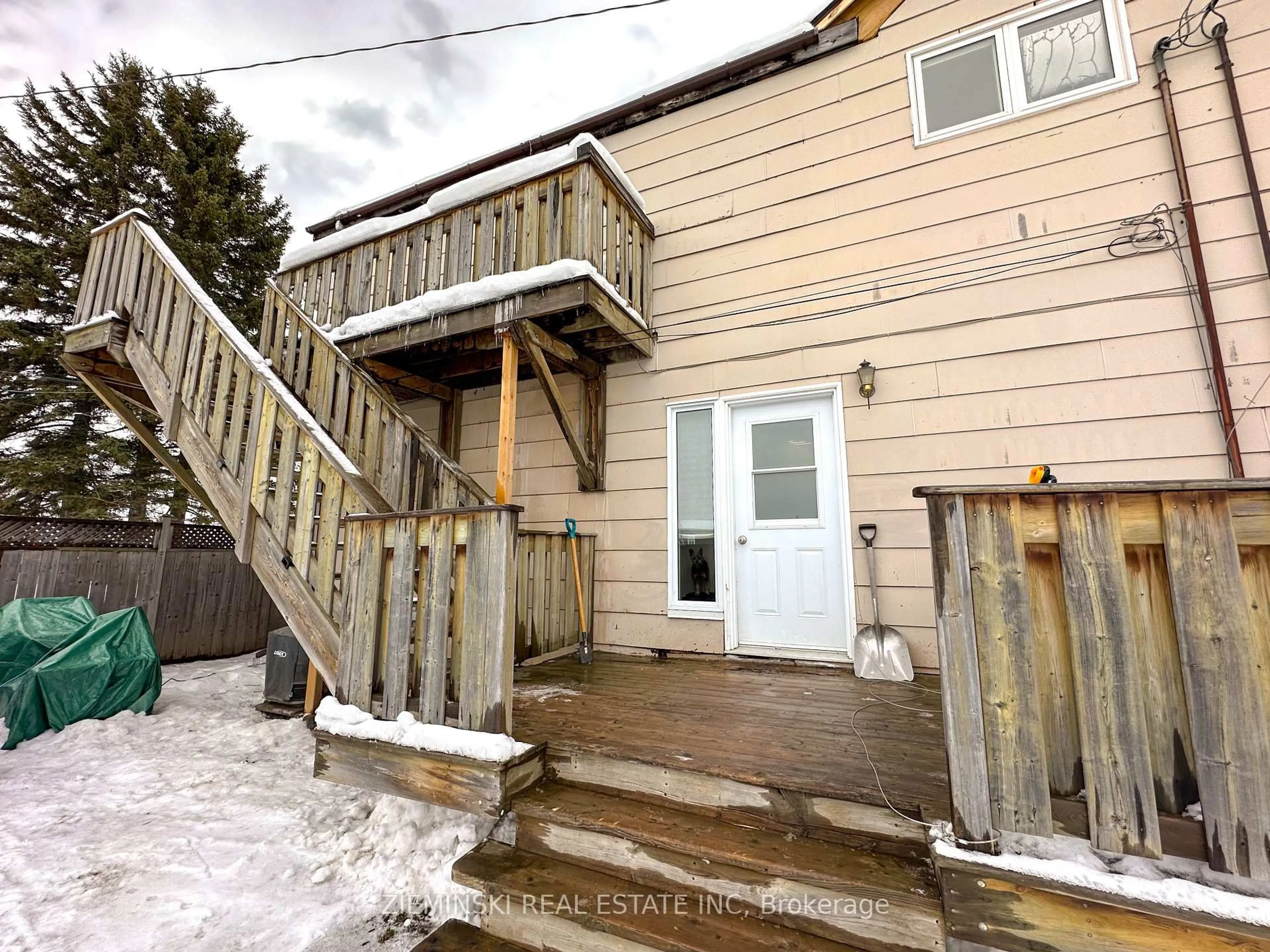 Patio, street for 307 Ambridge Dr, Iroquois Falls Ontario P0K 1G0