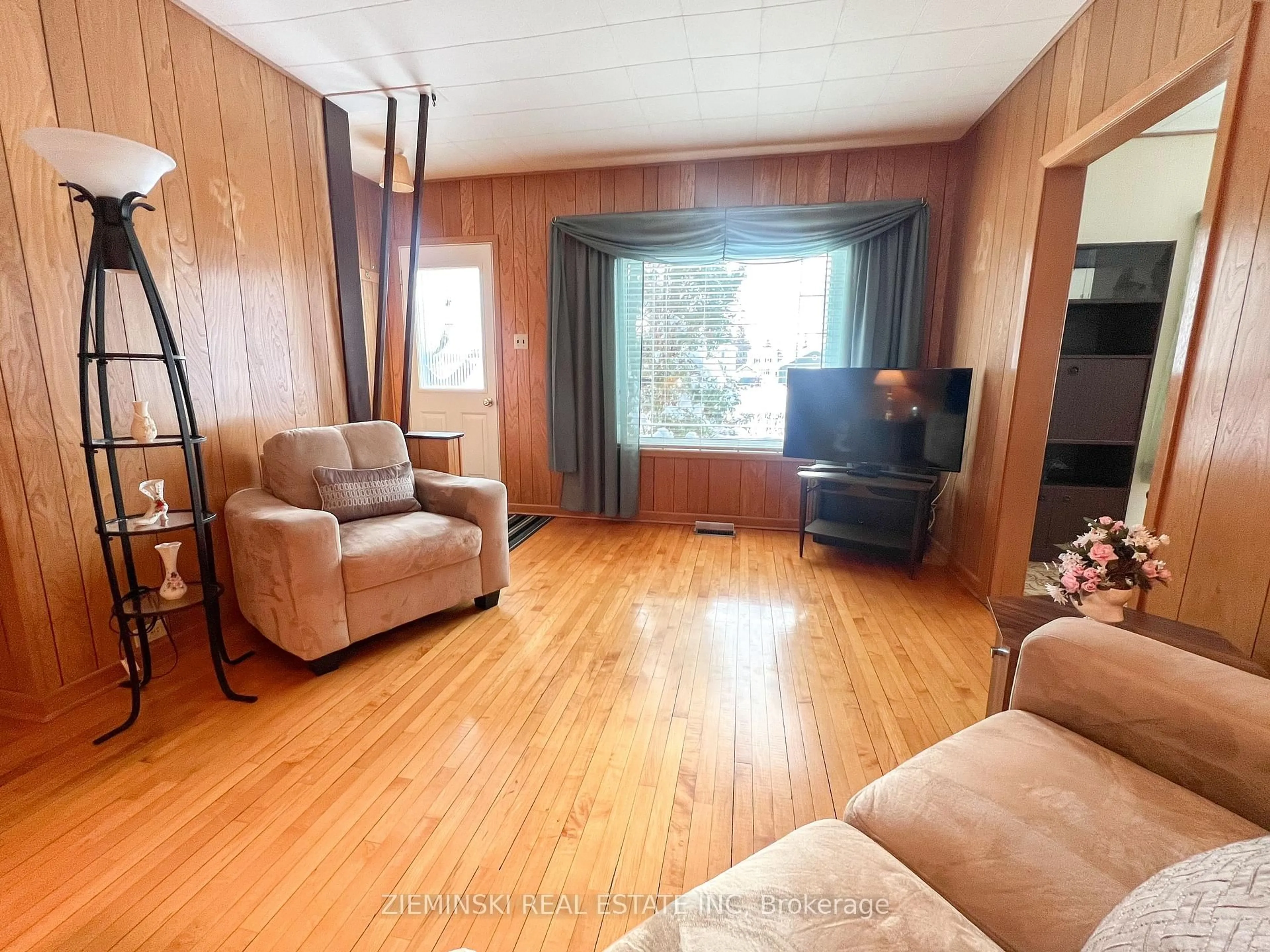 Living room with furniture, wood/laminate floor for 68 Second Ave, Smooth Rock Falls Ontario P0L 2B0