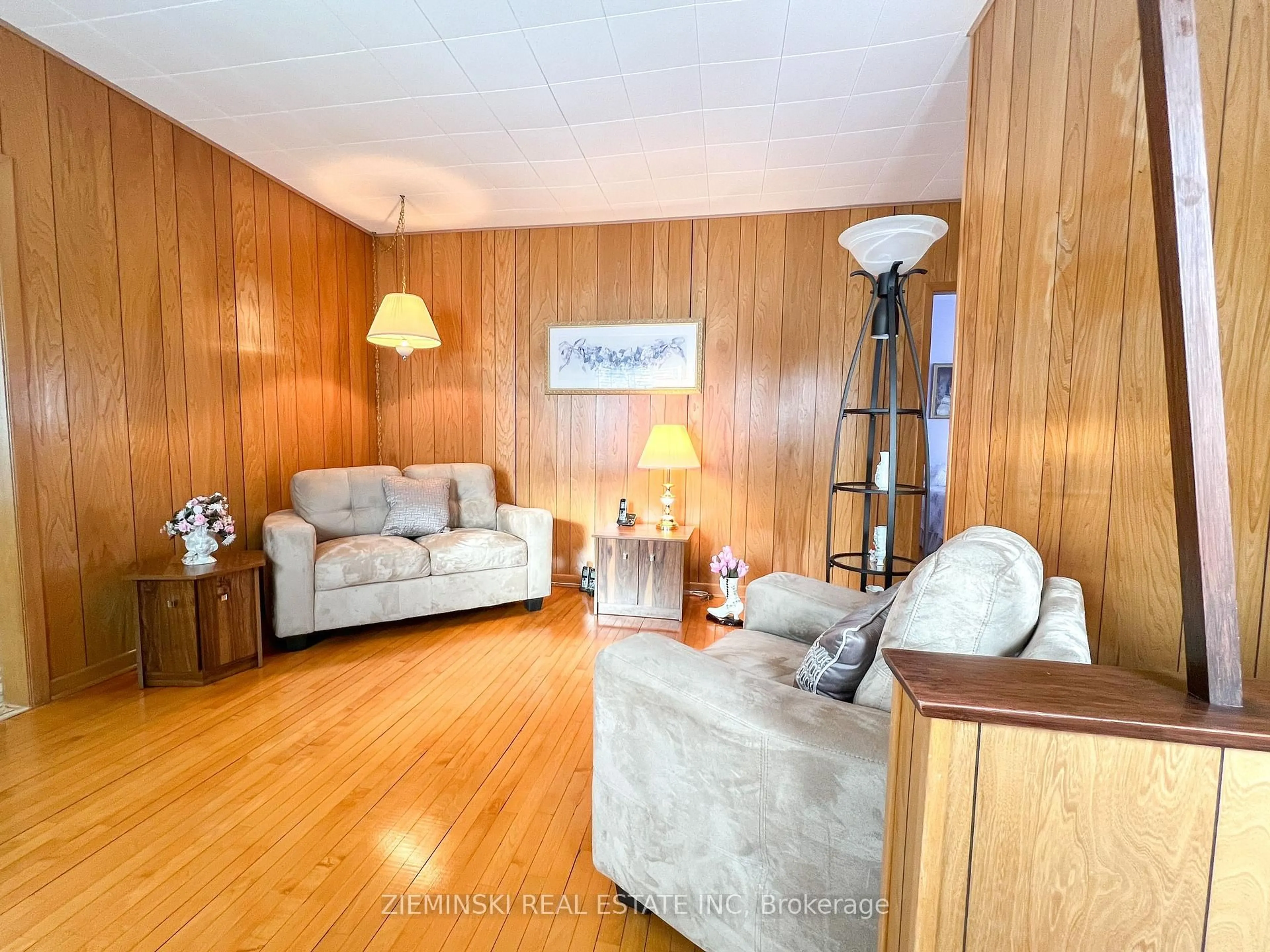 Living room with furniture, wood/laminate floor for 68 Second Ave, Smooth Rock Falls Ontario P0L 2B0