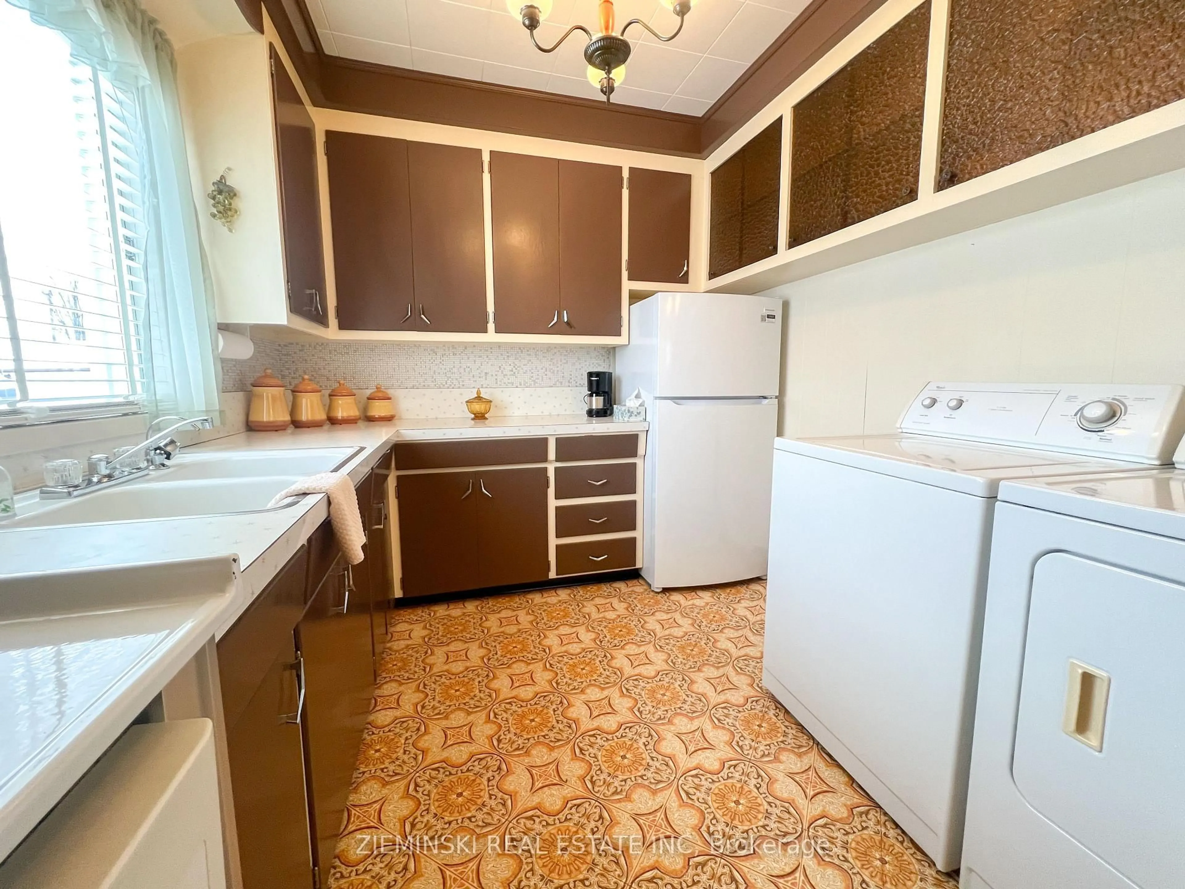 Standard kitchen, ceramic/tile floor for 68 Second Ave, Smooth Rock Falls Ontario P0L 2B0