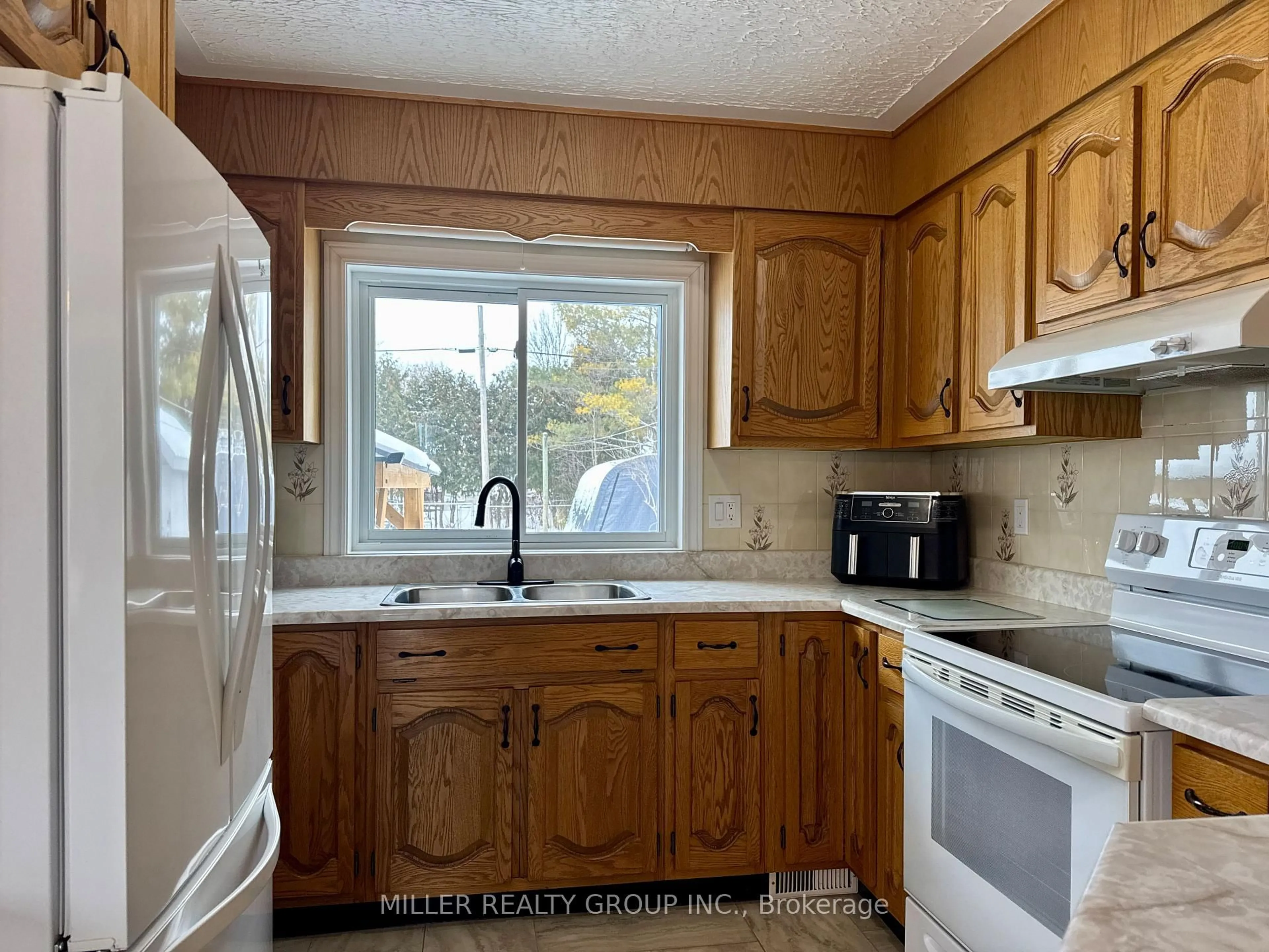 Standard kitchen, unknown for 138 Rebecca St, Temiskaming Shores Ontario P0J 1P0