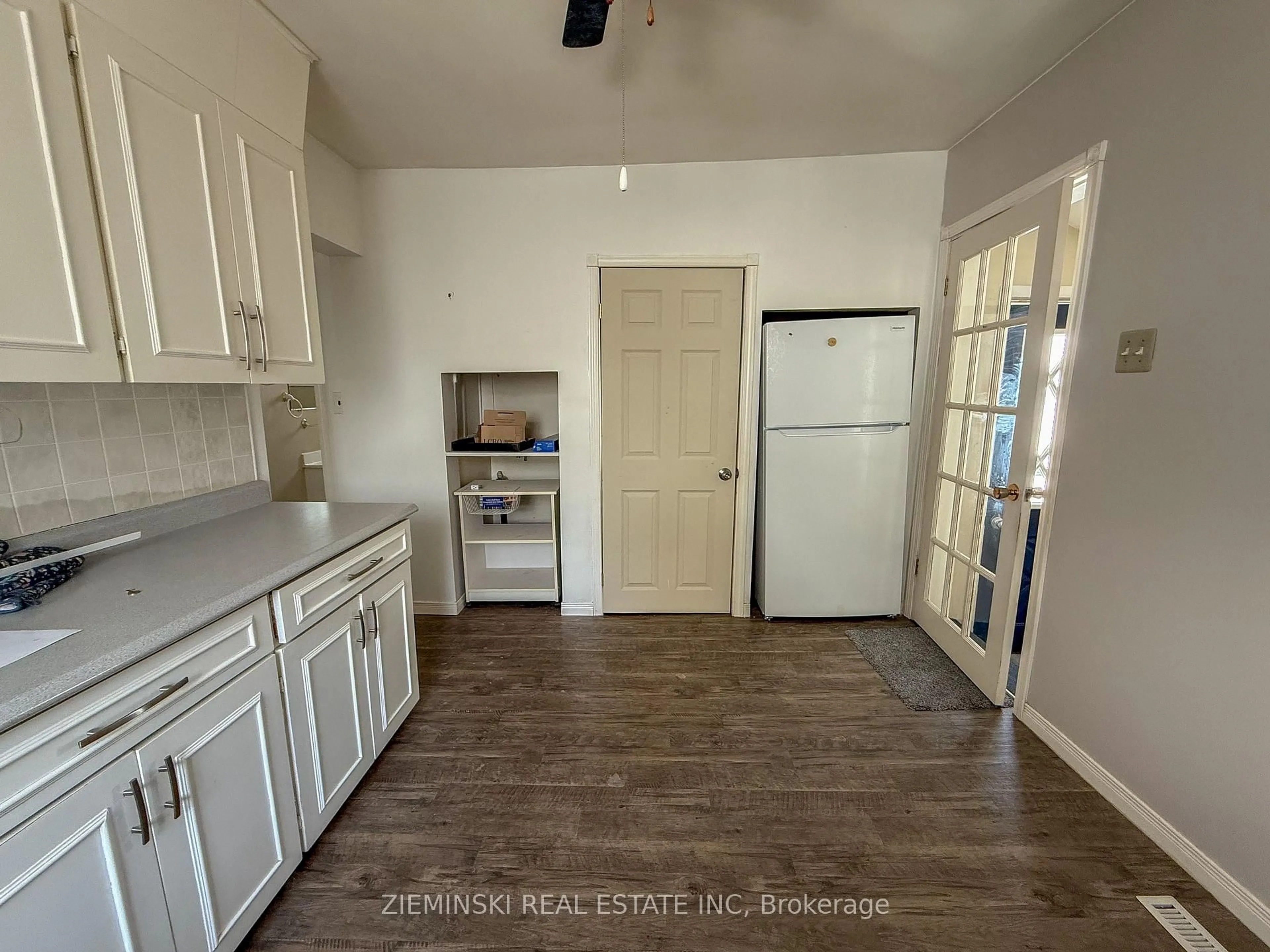 Standard kitchen, unknown for 103 Dome Ave, Timmins Ontario P0N 1H0