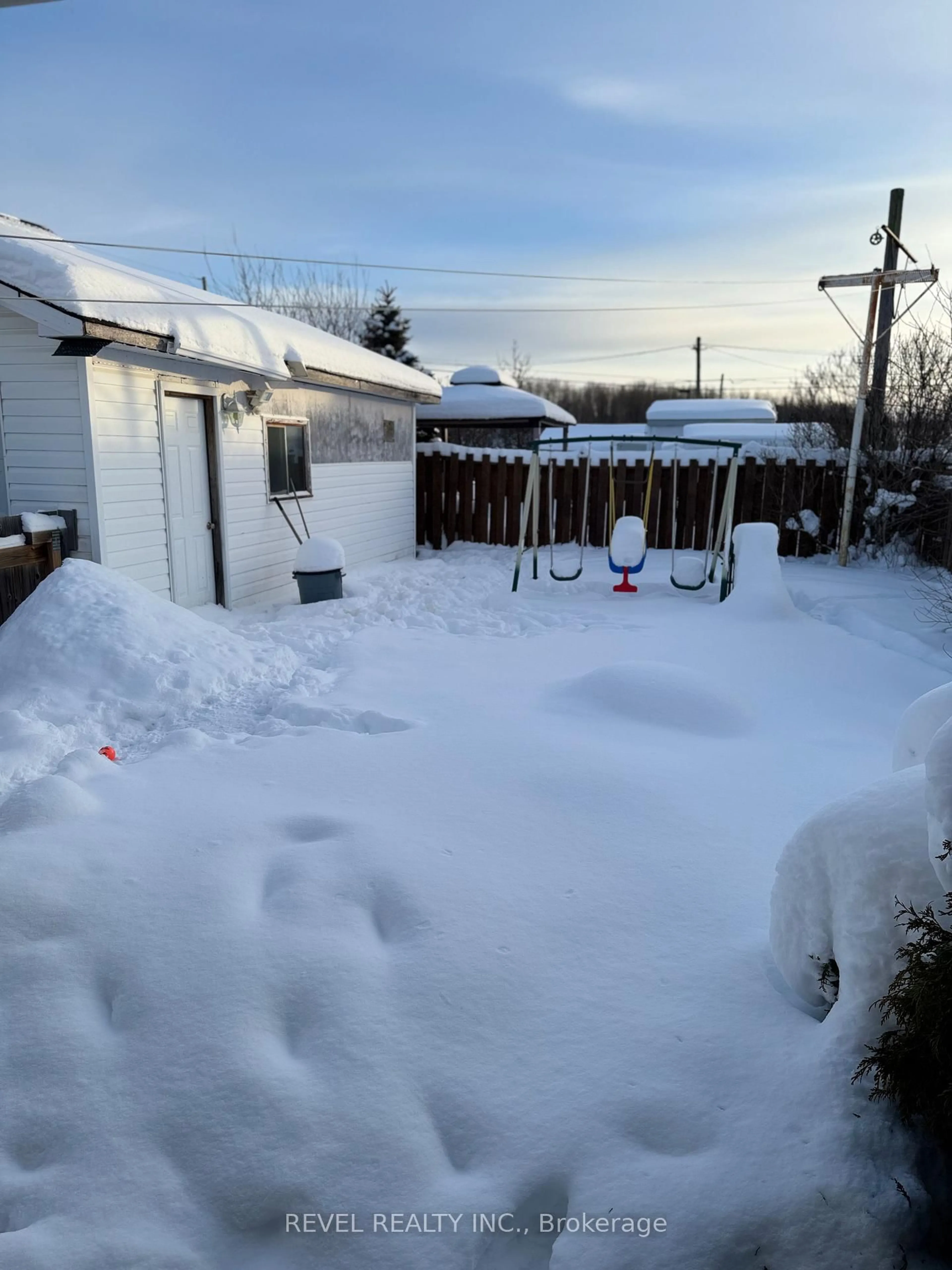 Shed for 351 Commercial Ave, Timmins Ontario P4N 2X8