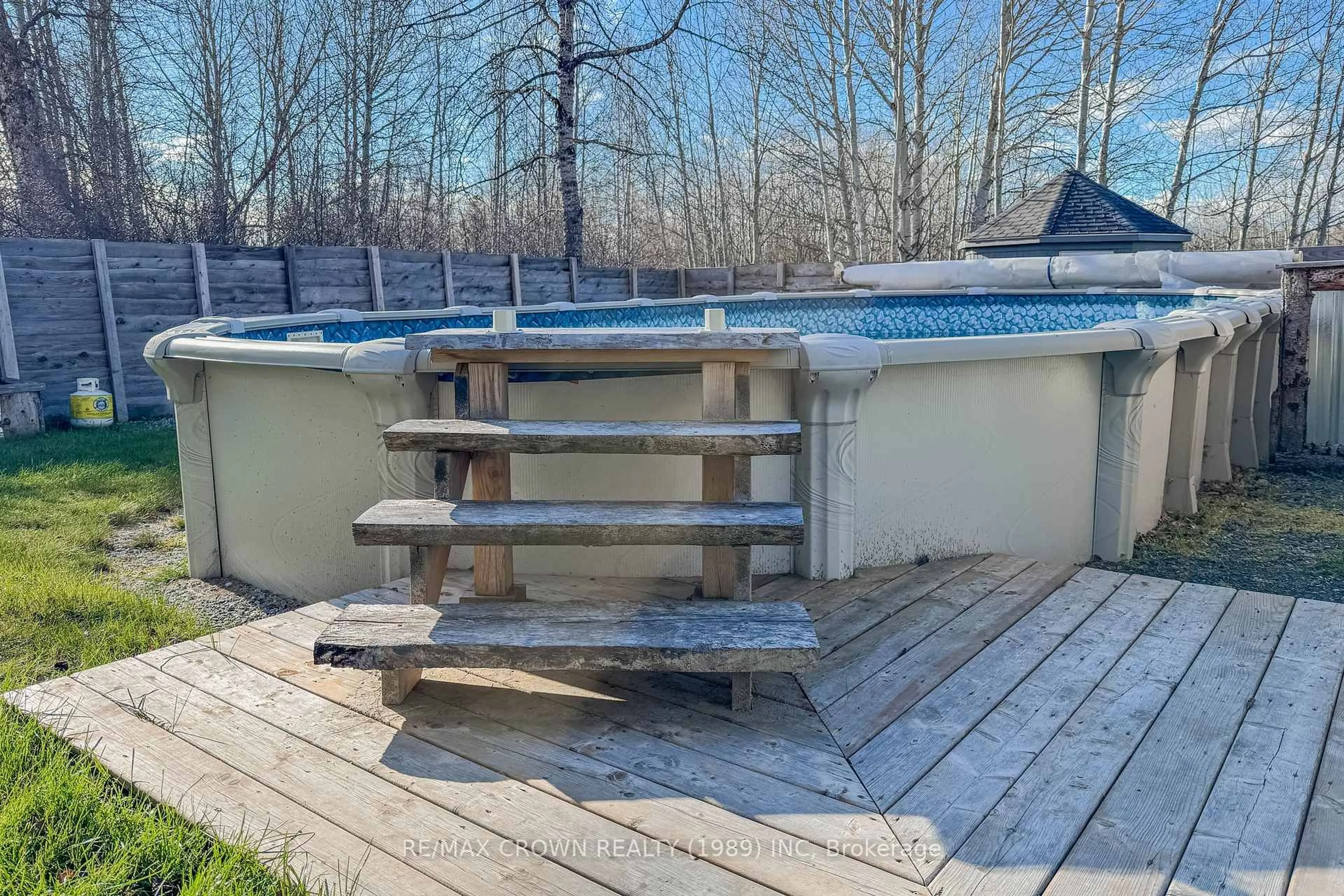 Pool for 102 First St, Smooth Rock Falls Ontario P0L 2B0