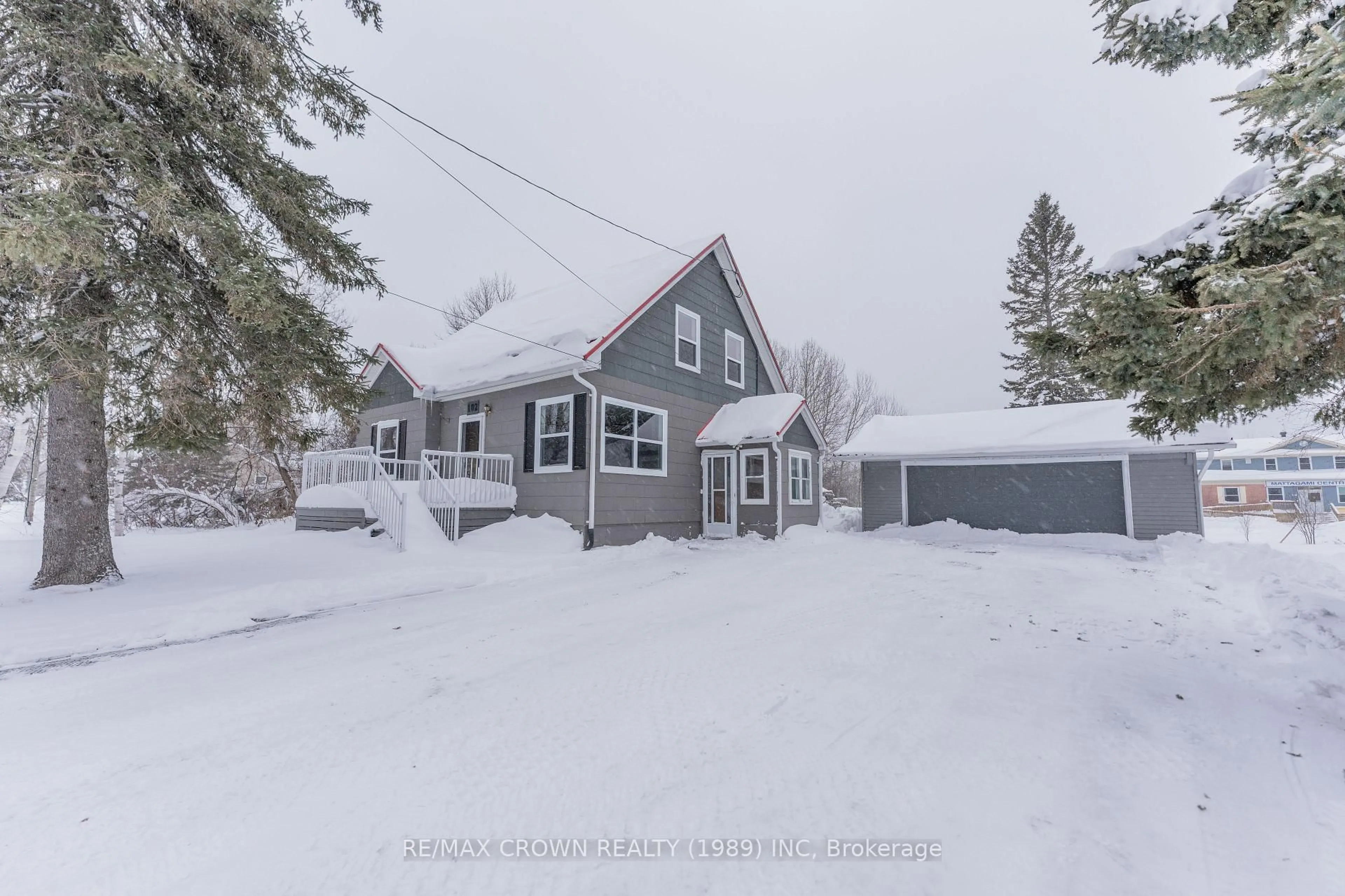 A pic from outside/outdoor area/front of a property/back of a property/a pic from drone, street for 102 First St, Smooth Rock Falls Ontario P0L 2B0