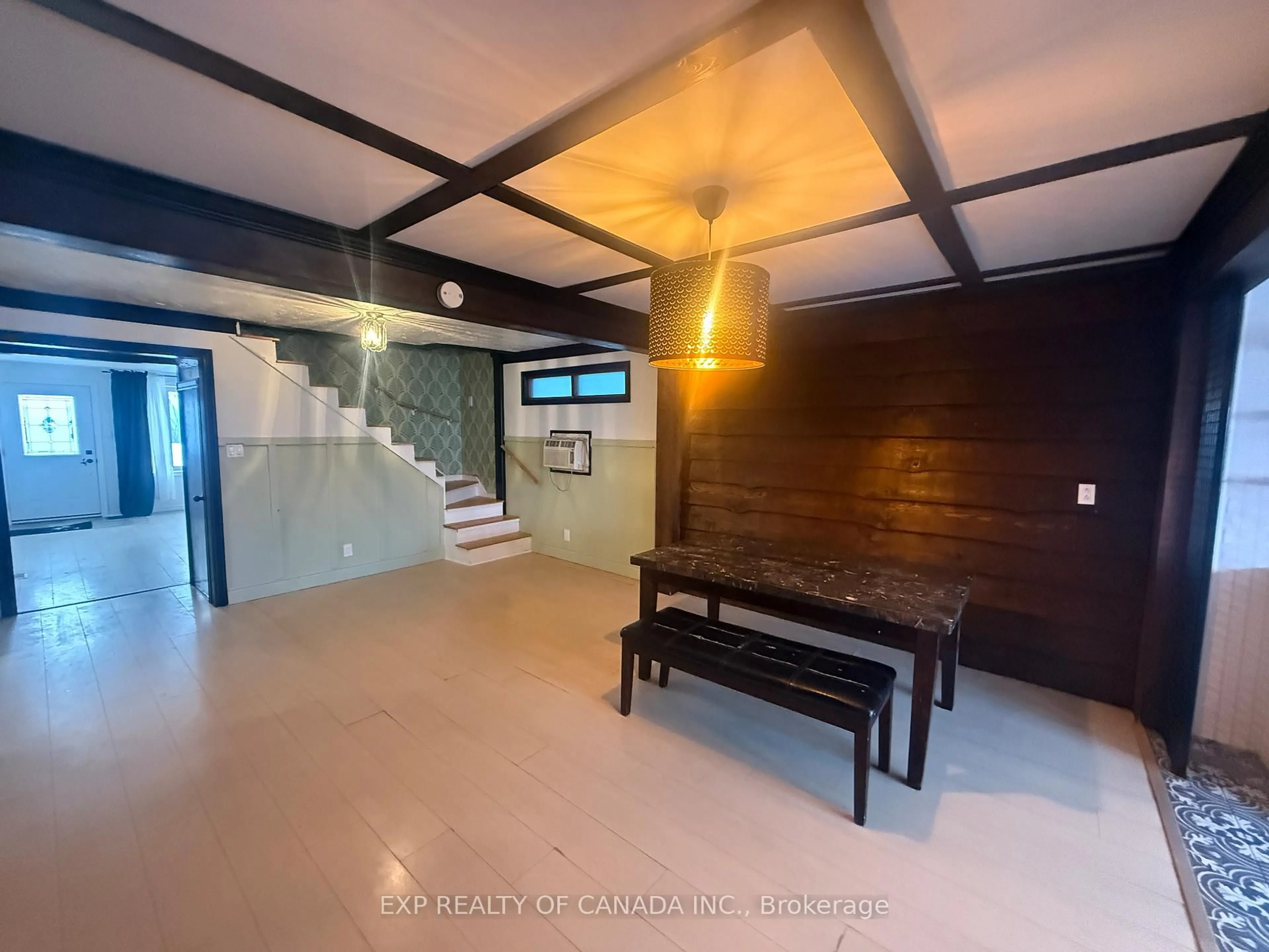 Indoor foyer for 348 Maple St, Timmins Ontario P4N 1Z6