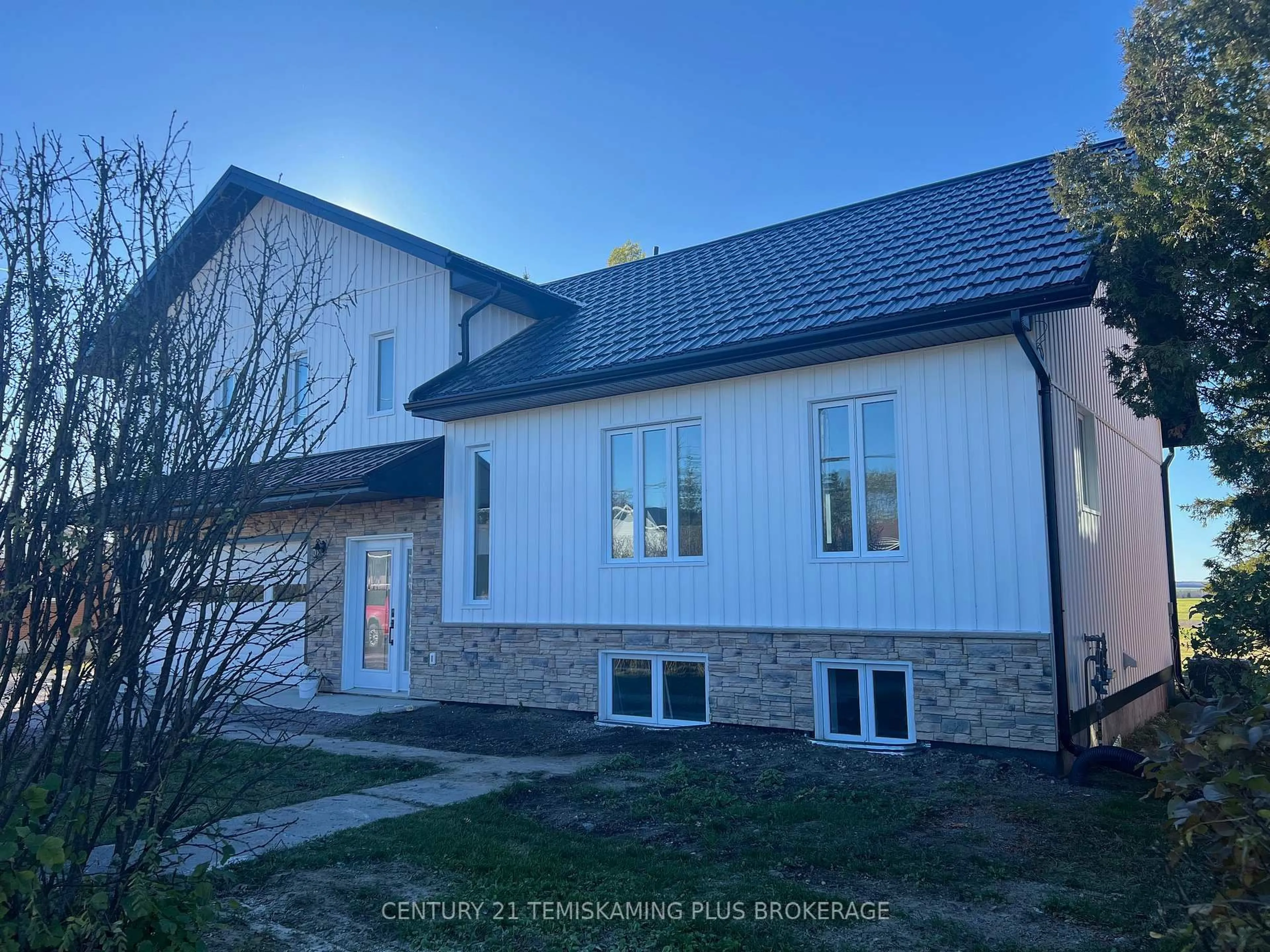 Unknown for 40 Tenth Ave, Armstrong Ontario P0J 1E0