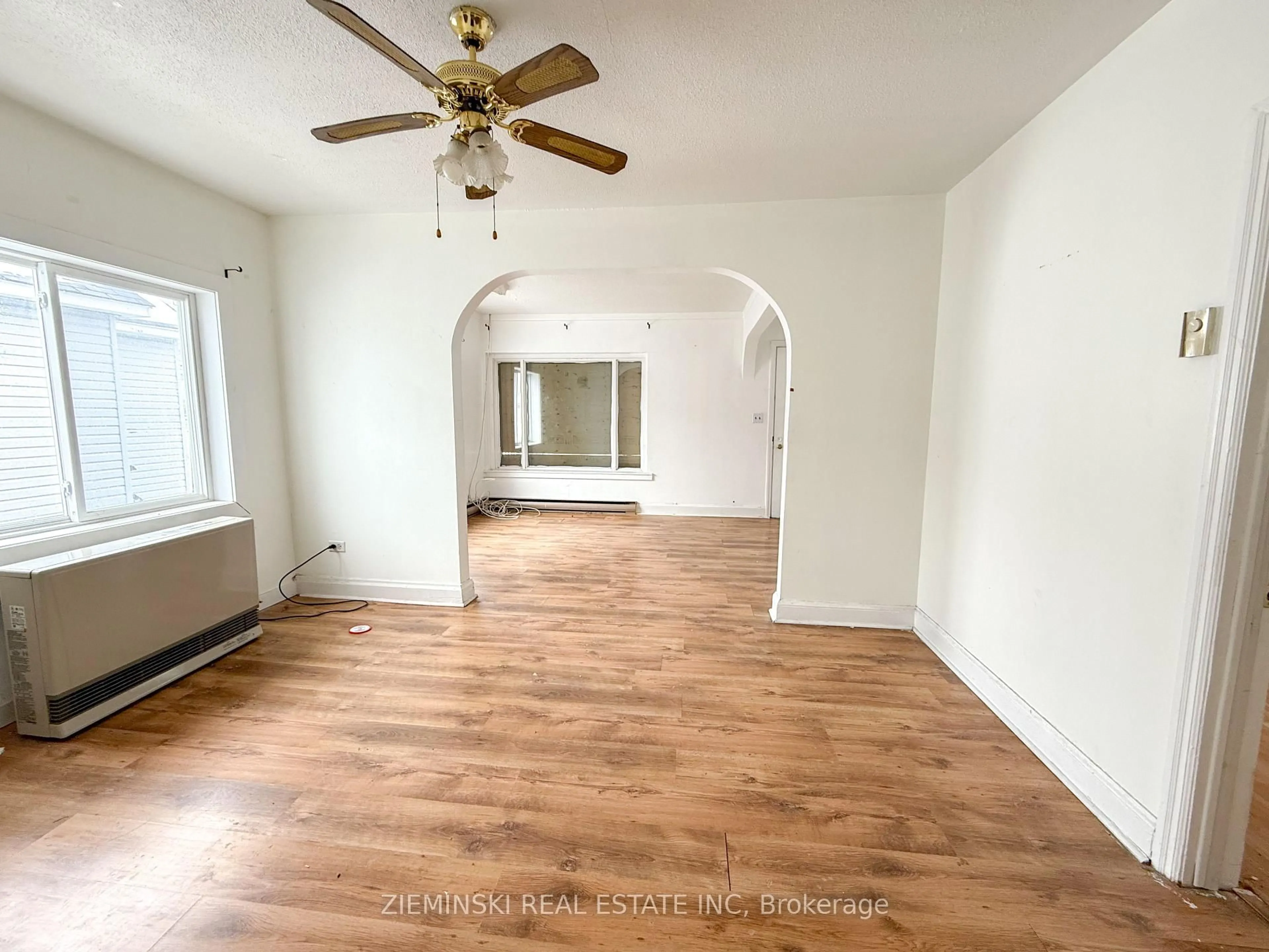 A pic of a room for 106 Commercial Ave, Timmins Ontario P4N 2X1